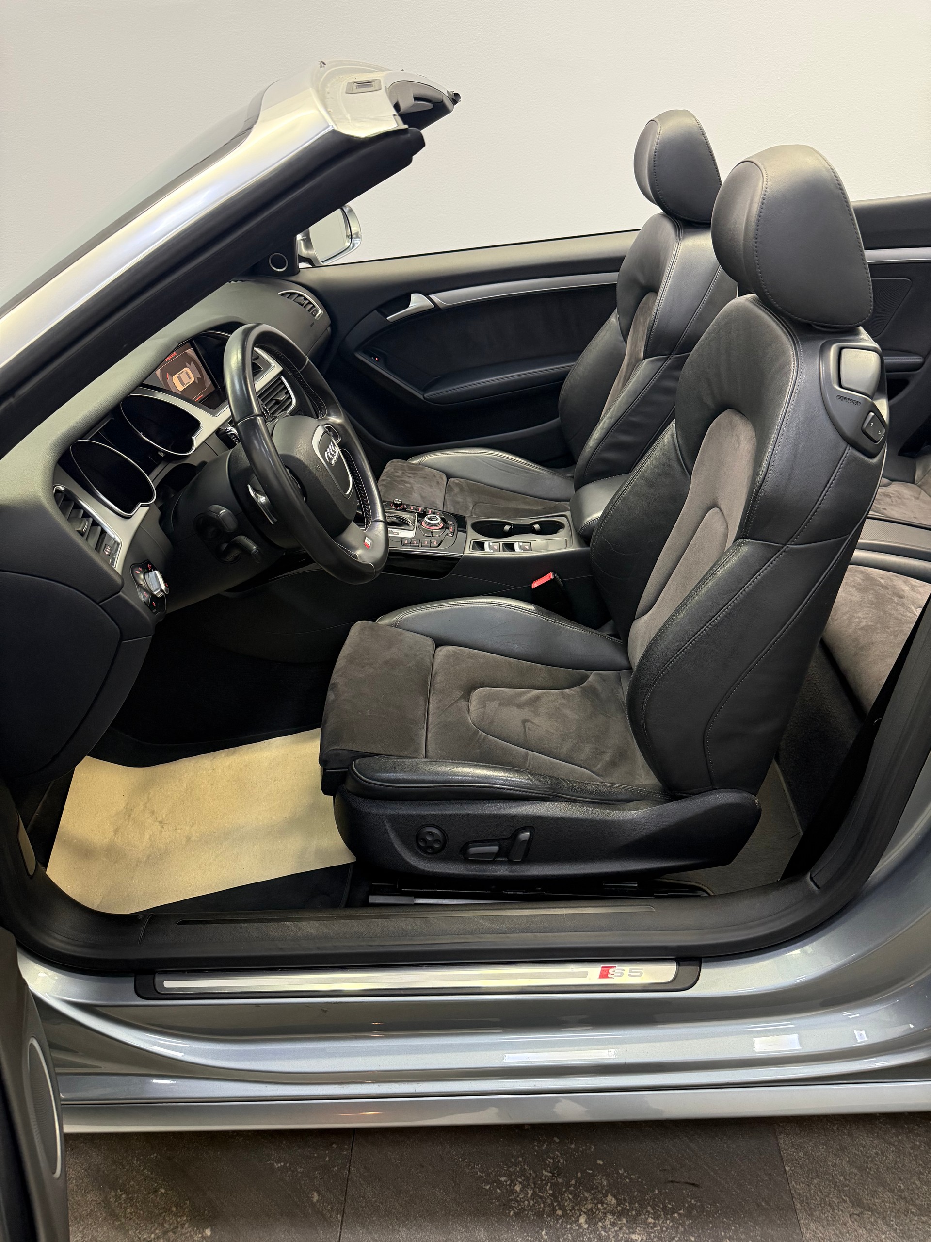 AUDI S5 Cabrio 3.0 TFSI quattro S-tronic-image-14
