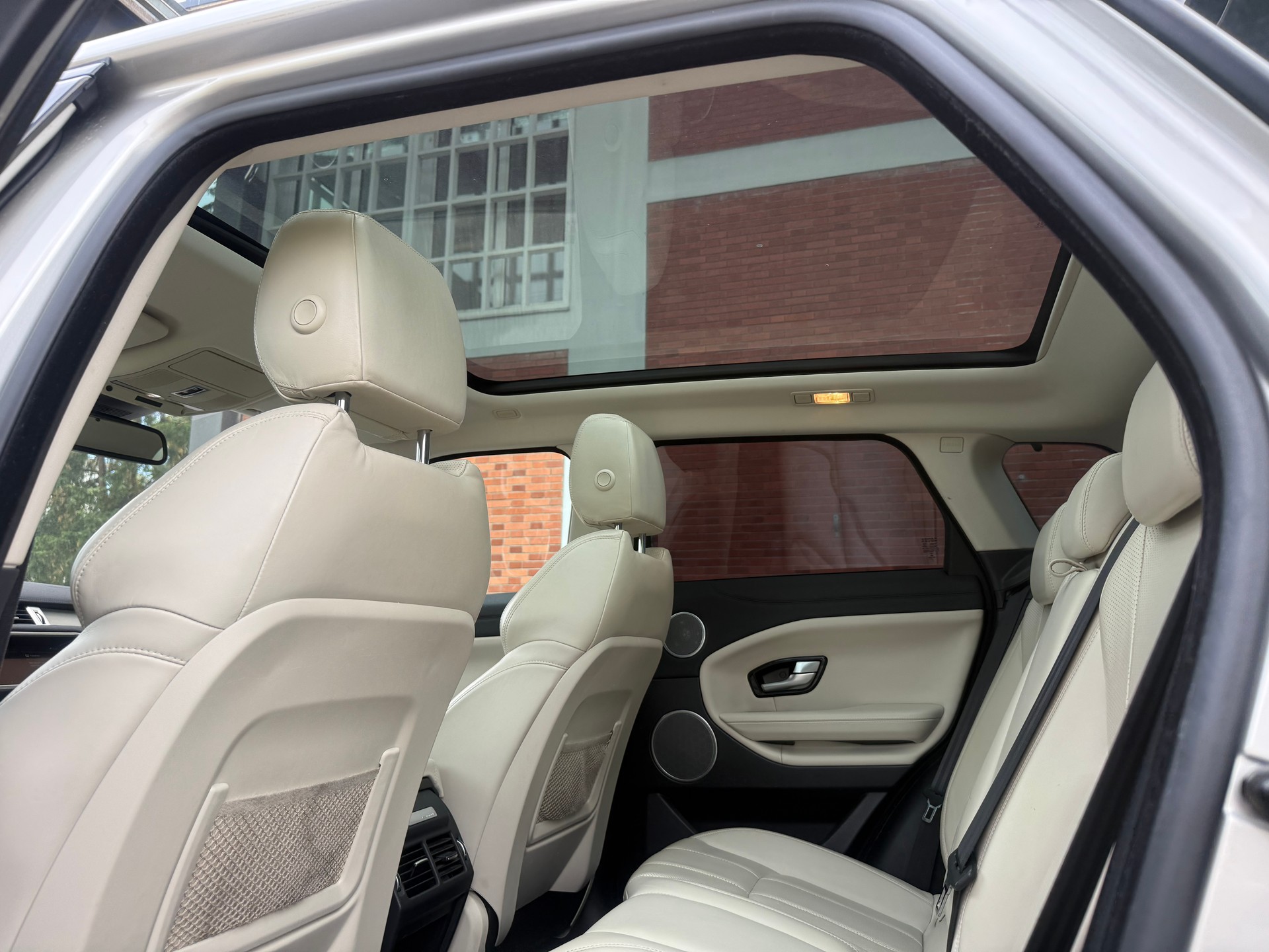 LAND ROVER Range Rover Evoque 2.0 TD4 SE AT9-image-11