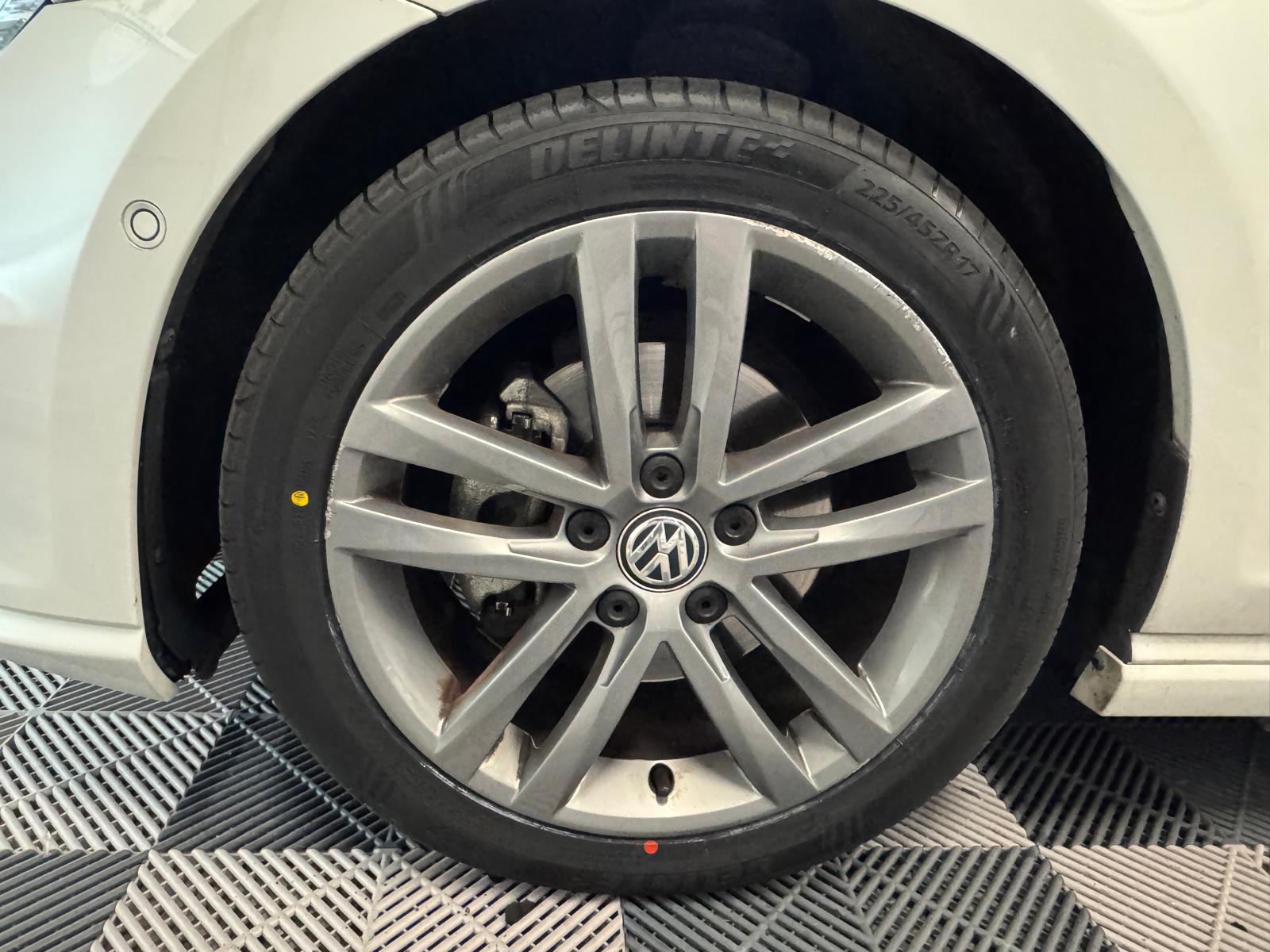 VW Golf 1.4 TSI Lounge RLine DSG-image-25