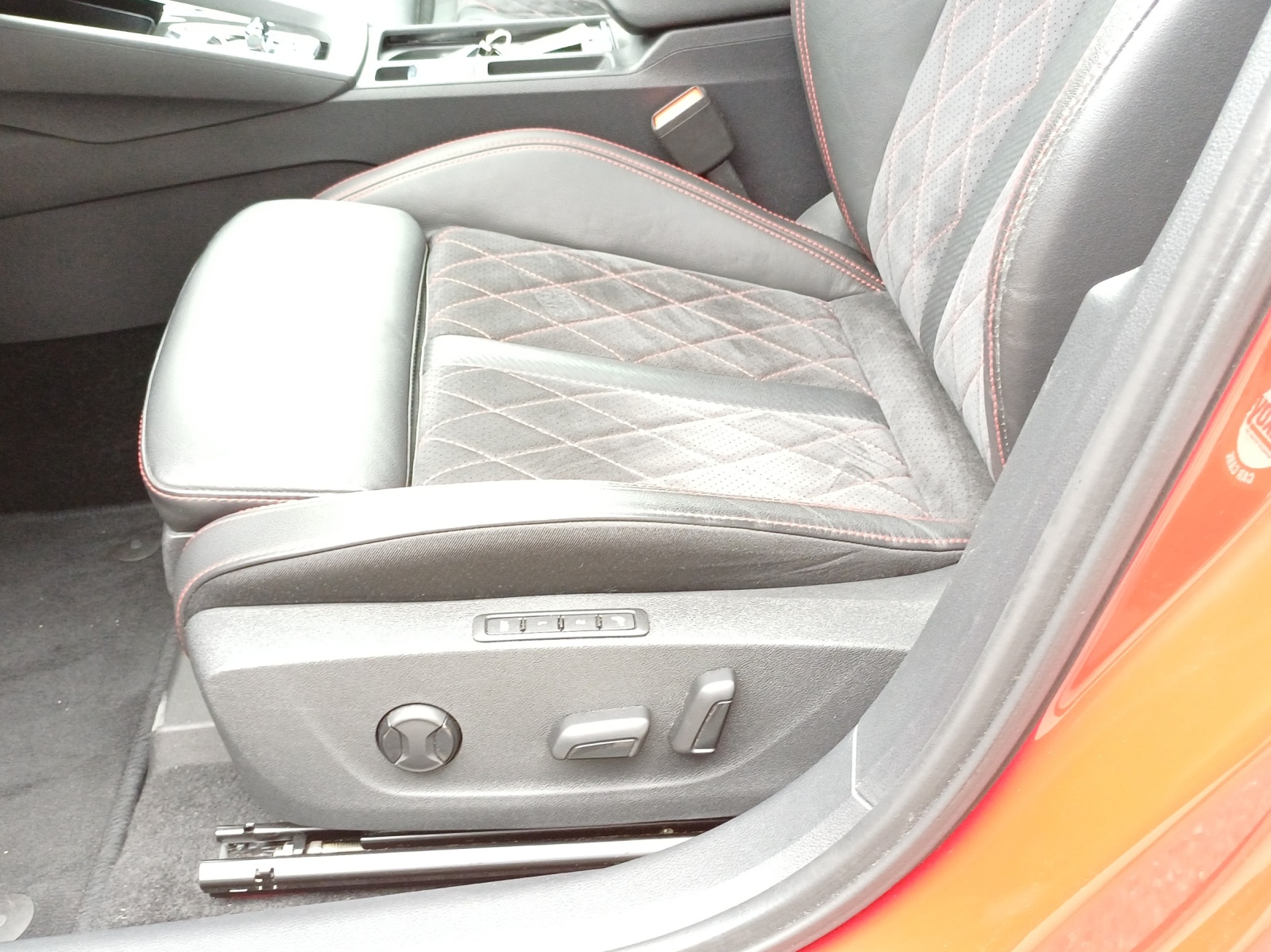 SKODA Octavia Combi 2.0 TSI DSG RS-image-14