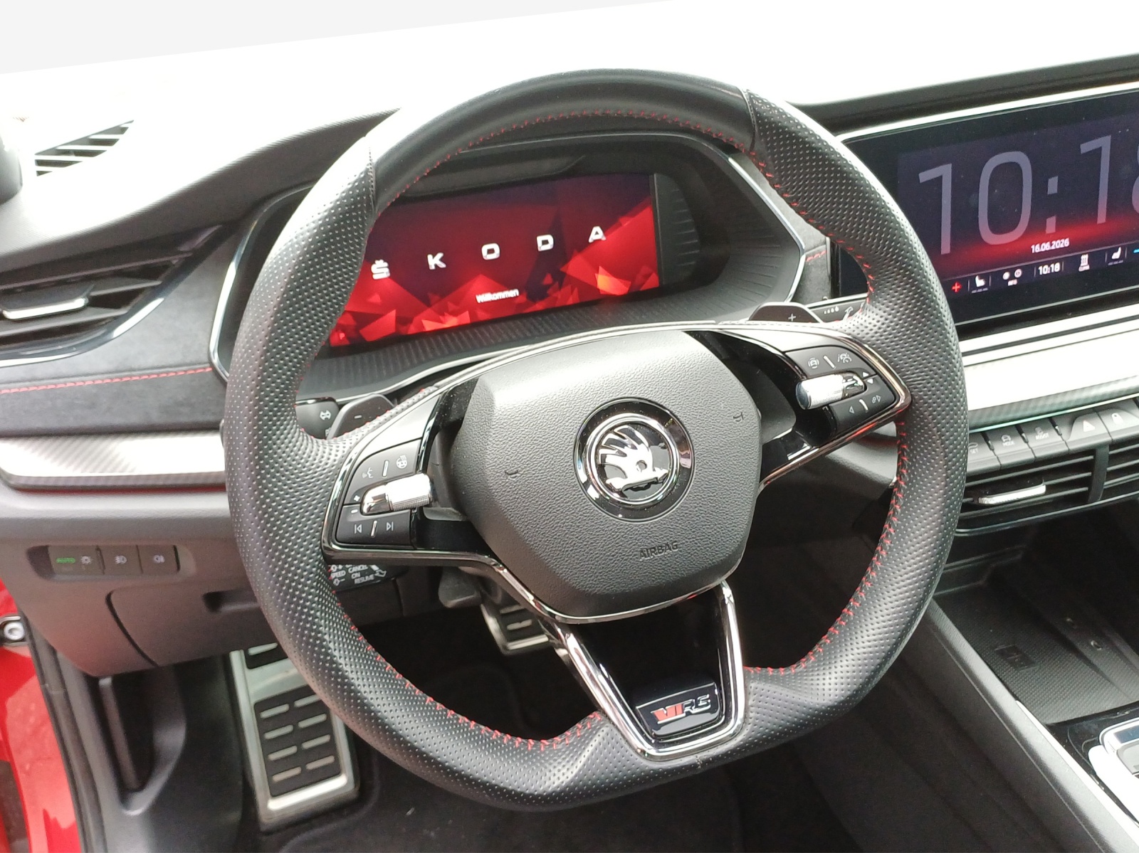 SKODA Octavia Combi 2.0 TSI DSG RS-image-9