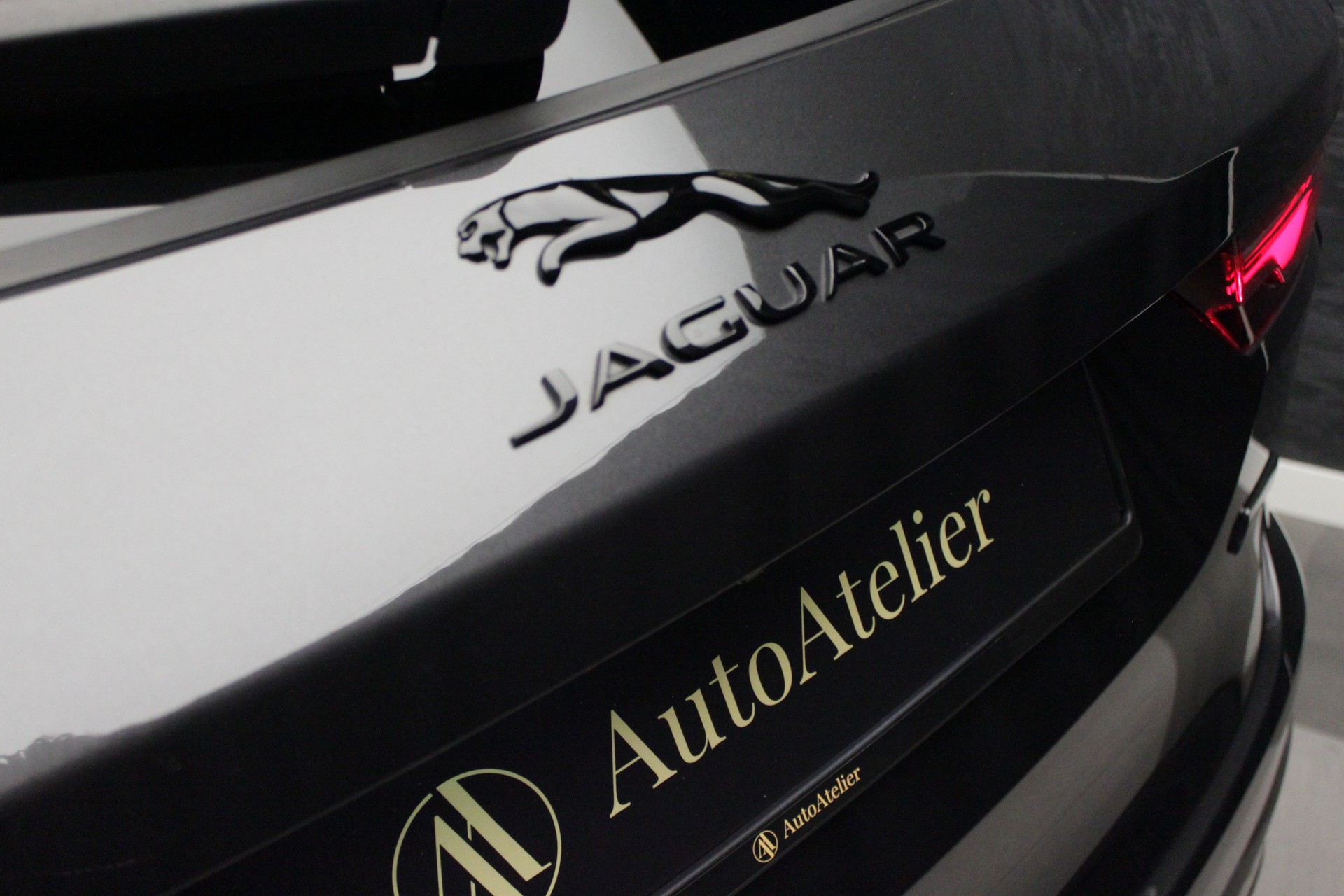 JAGUAR F-Pace 3.0 P400 Sport MHEV AWD-image-14