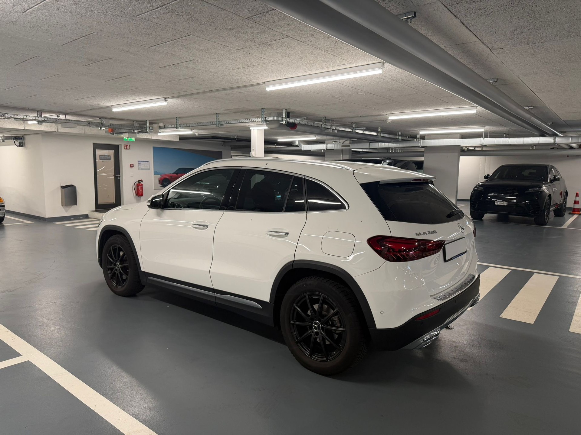 MERCEDES-BENZ GLA 200 7G-DCT-image-2