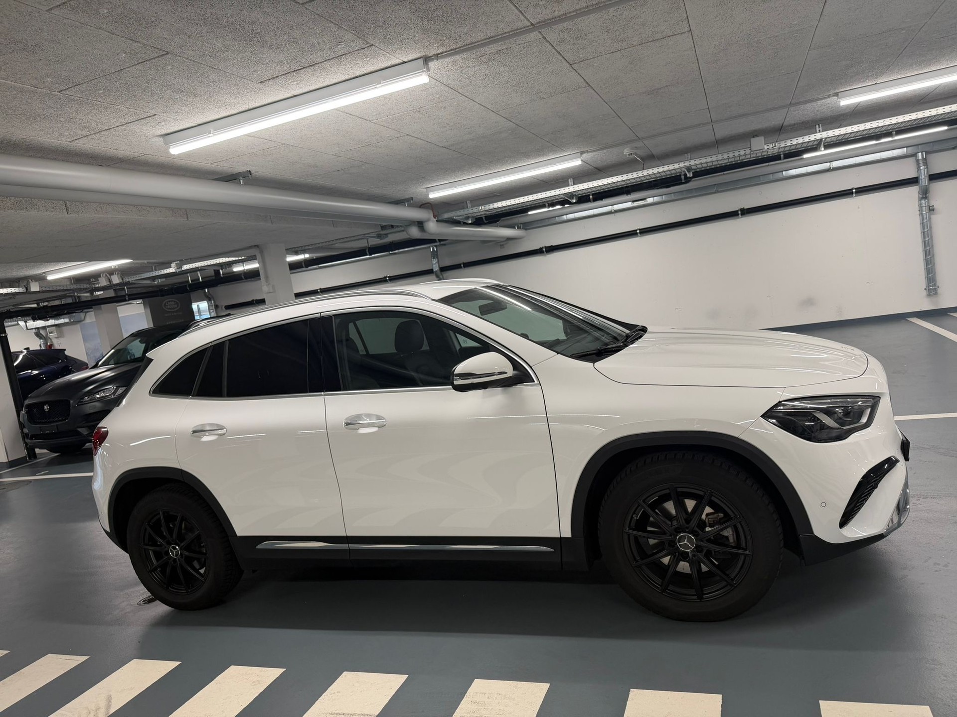 MERCEDES-BENZ GLA 200 7G-DCT-image-4