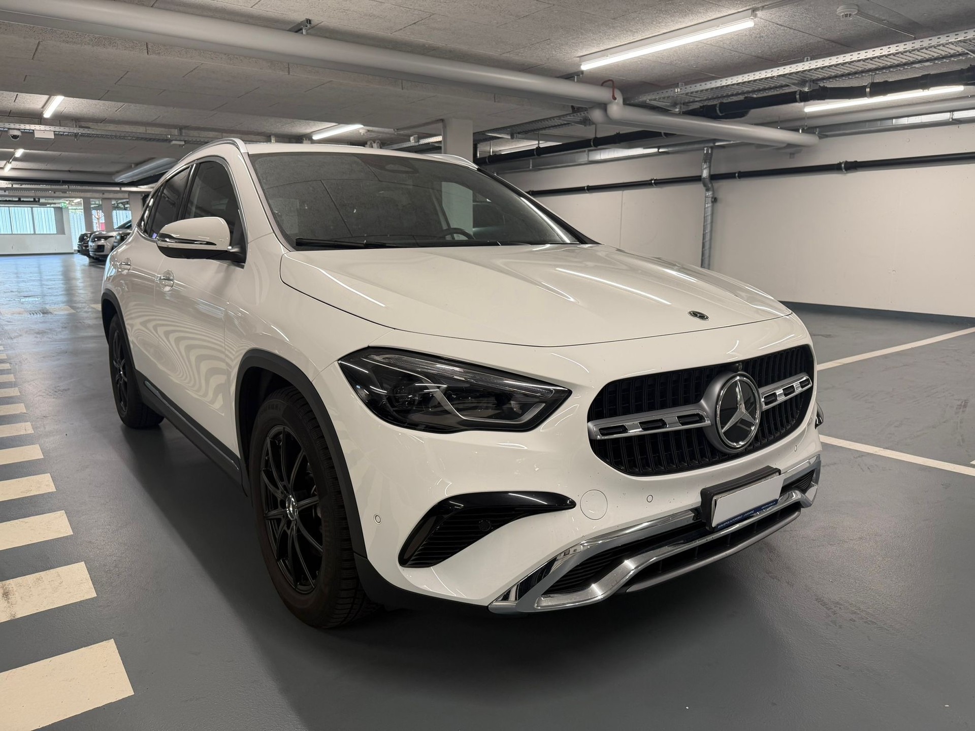 MERCEDES-BENZ GLA 200 7G-DCT-image-1