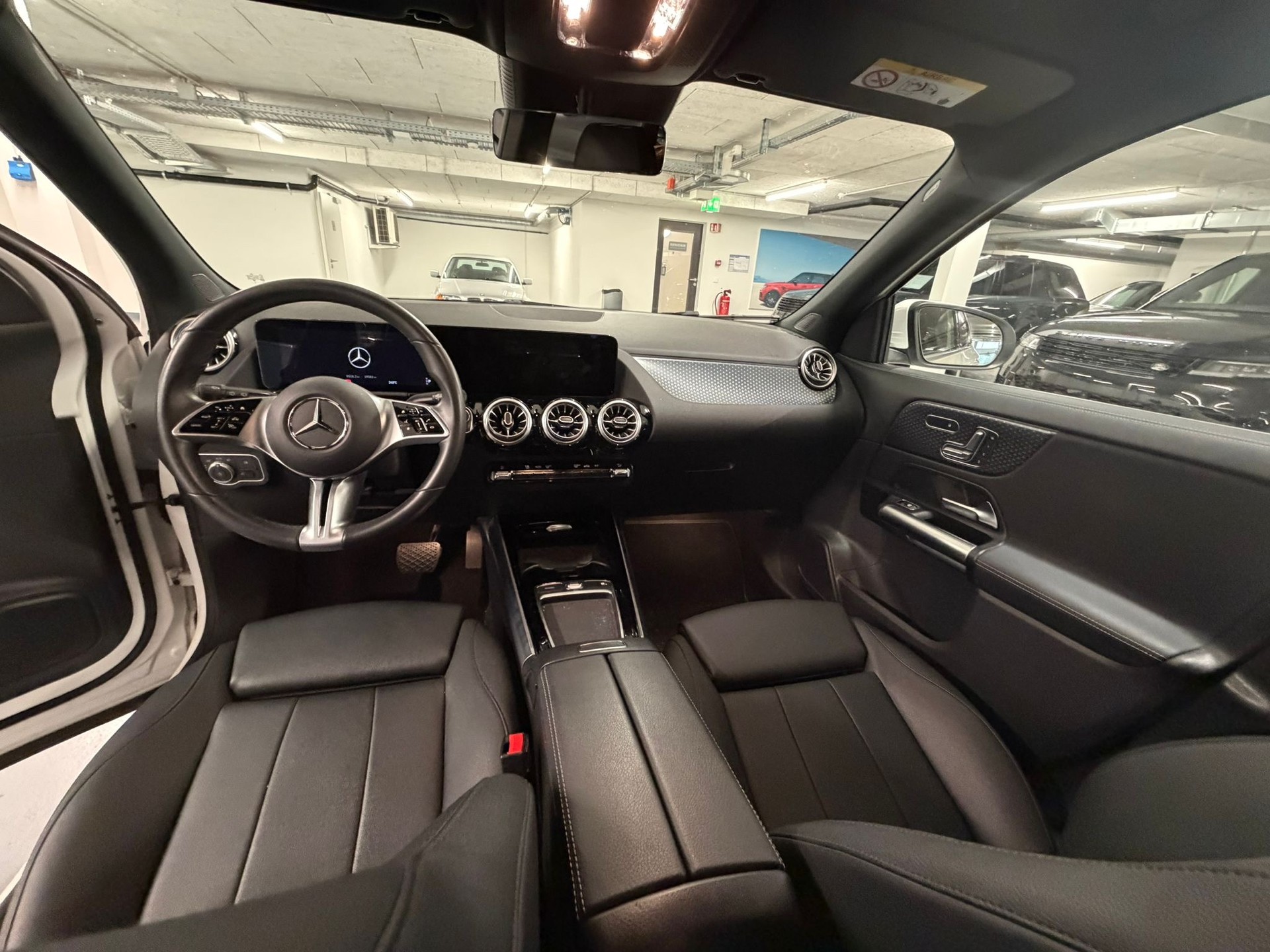 MERCEDES-BENZ GLA 200 7G-DCT-image-5