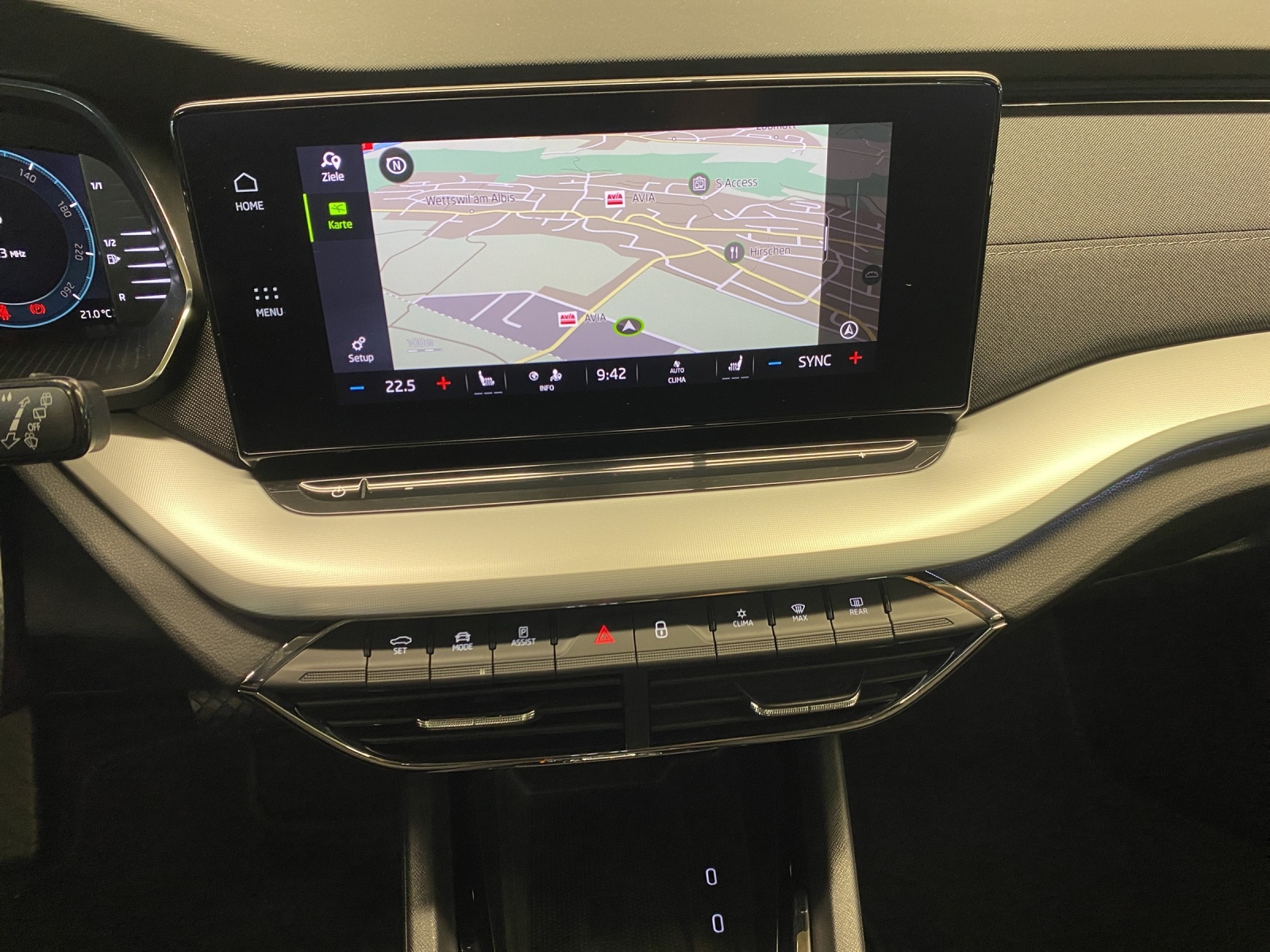 SKODA Octavia Combi 1.5 TSI mHEV DSG Style-image-10