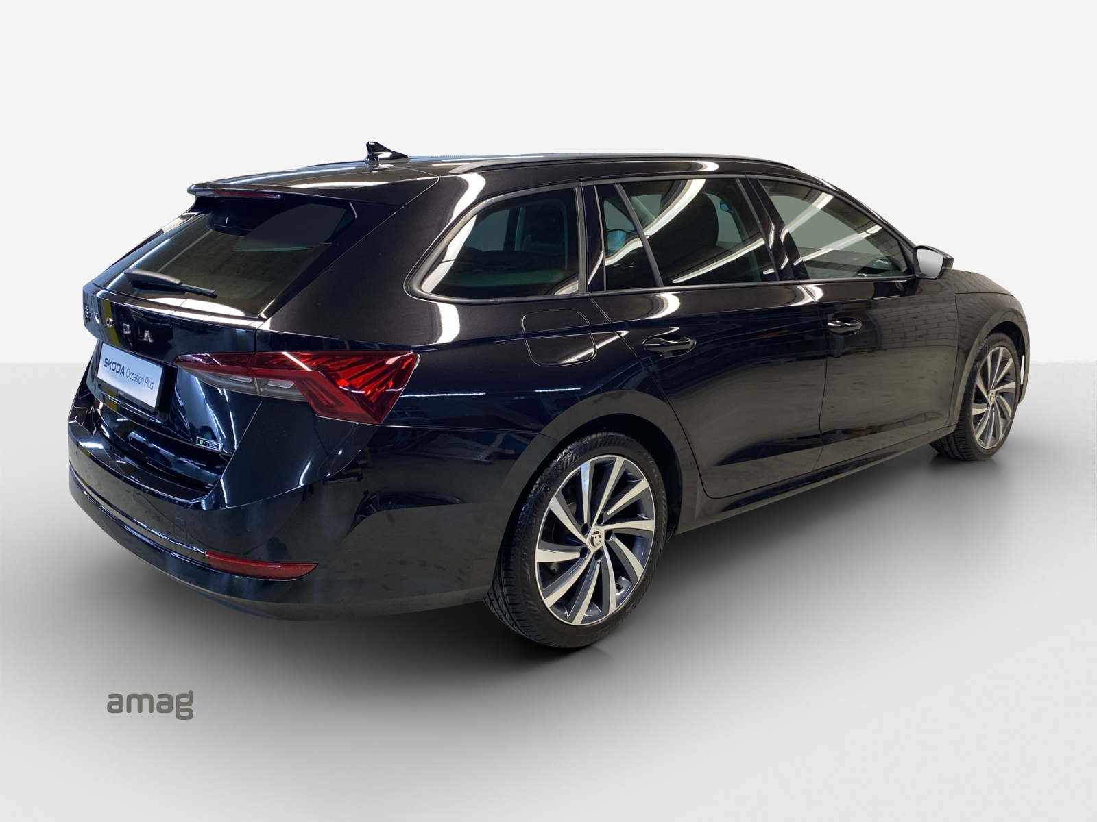 SKODA Octavia Combi 1.5 TSI mHEV DSG Style-image-4