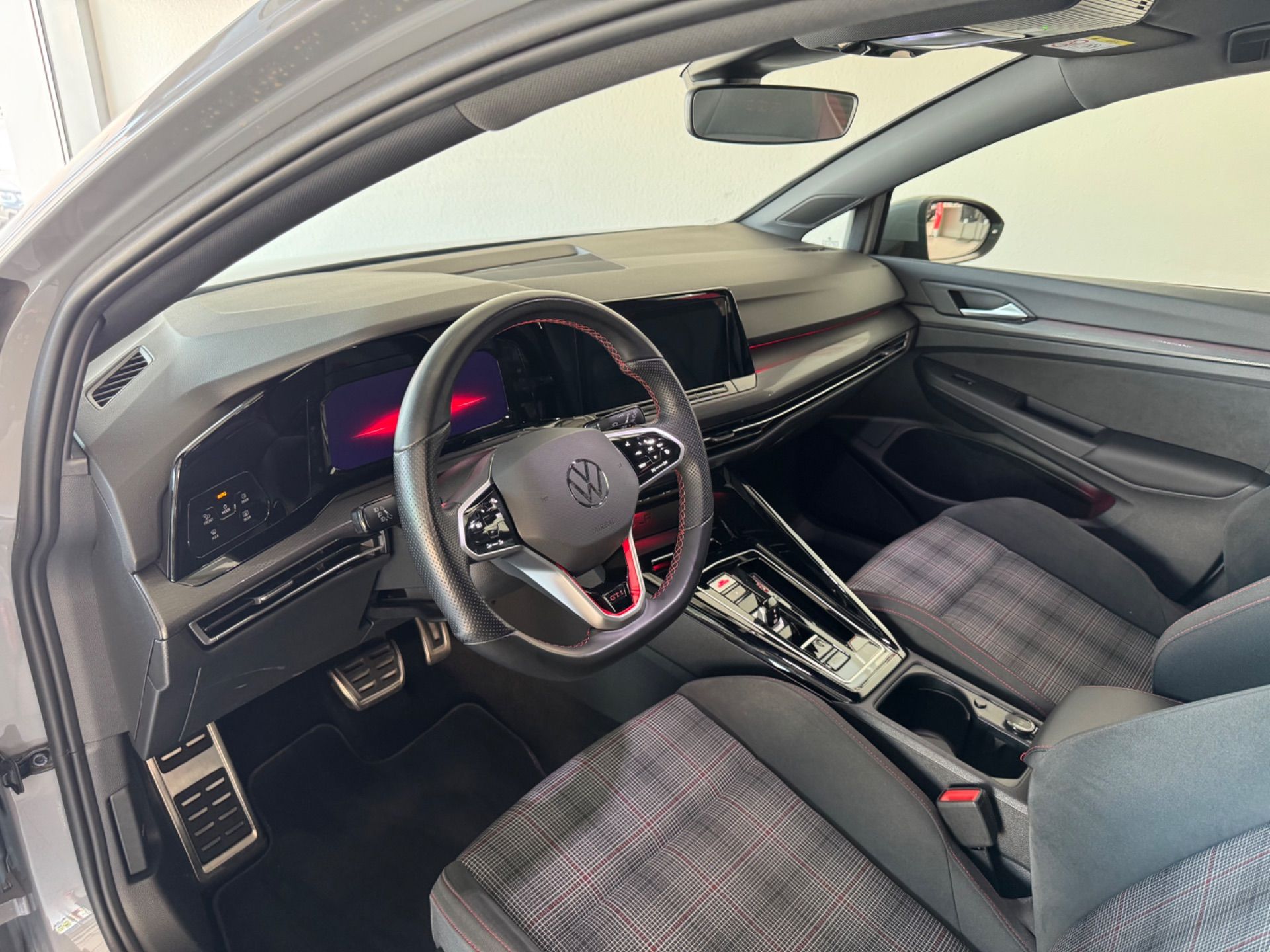 VW Golf 2.0 TSI GTI DSG-image-9