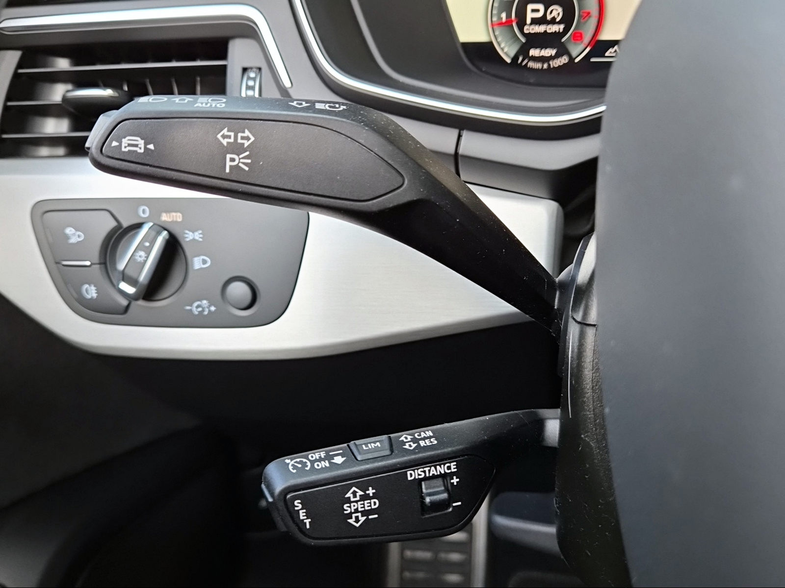 AUDI A5 Cabriolet 40 TFSI S-Line Attraction S-tronic quattro Mythosschwarz Metallic-image-15