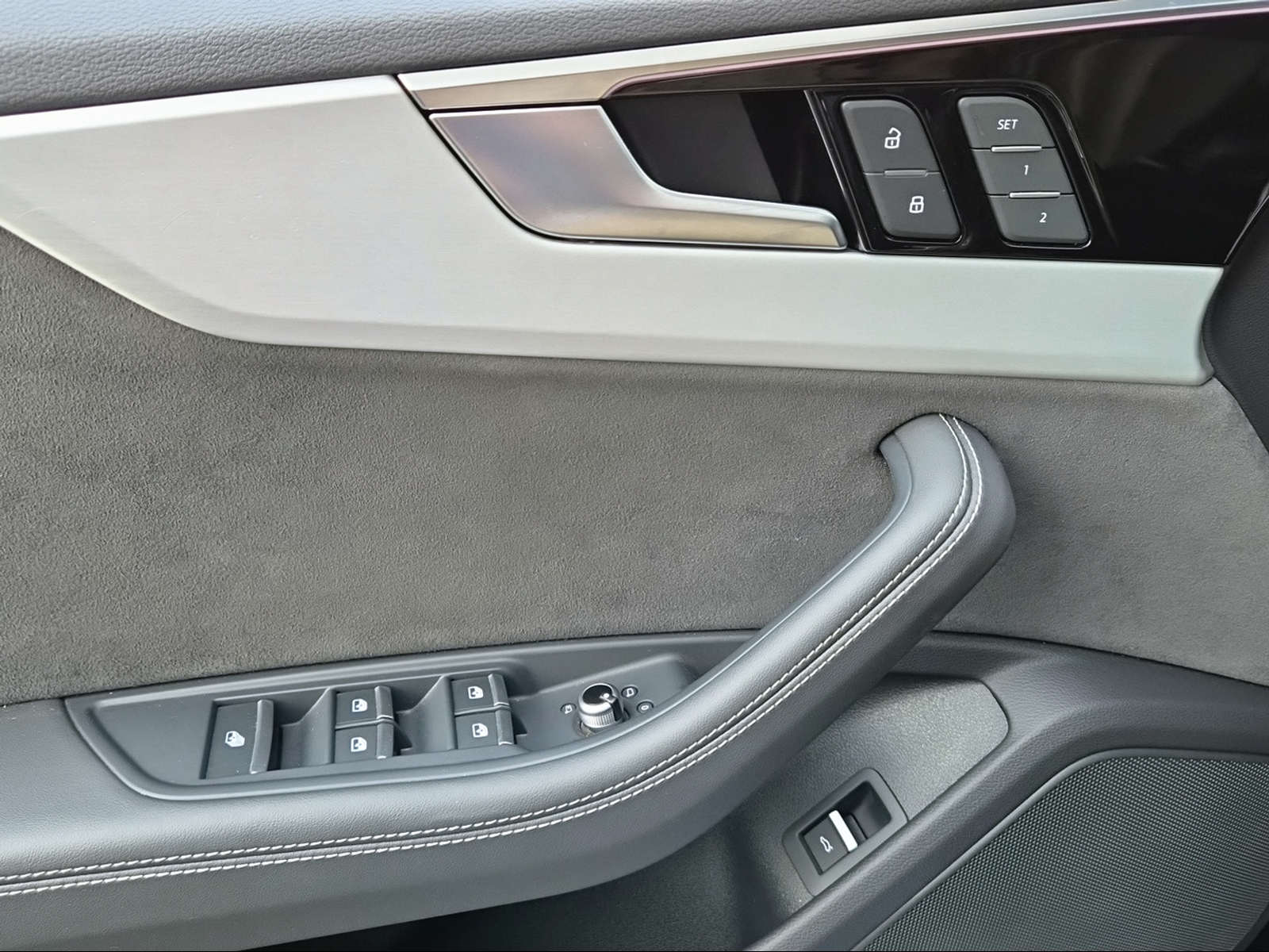 AUDI A5 Cabriolet 40 TFSI S-Line Attraction S-tronic quattro Mythosschwarz Metallic-image-16