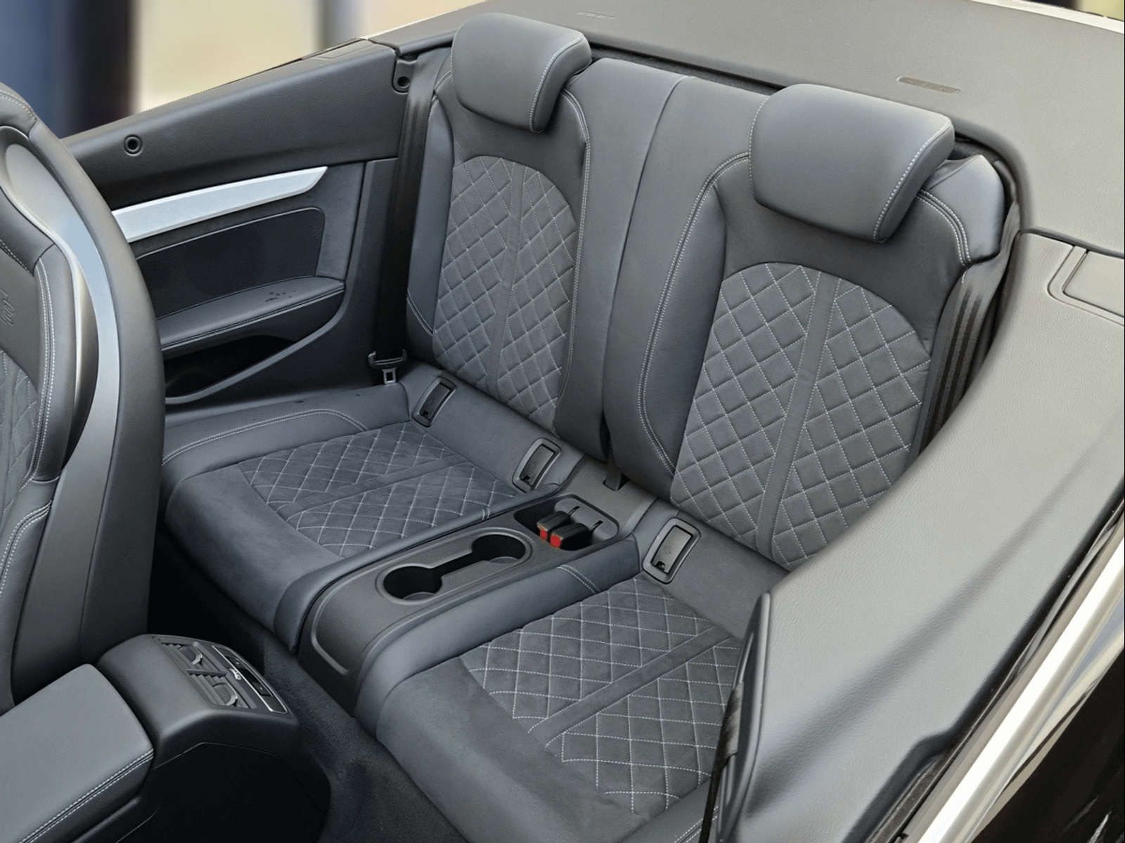 AUDI A5 Cabriolet 40 TFSI S-Line Attraction S-tronic quattro Mythosschwarz Metallic-image-9