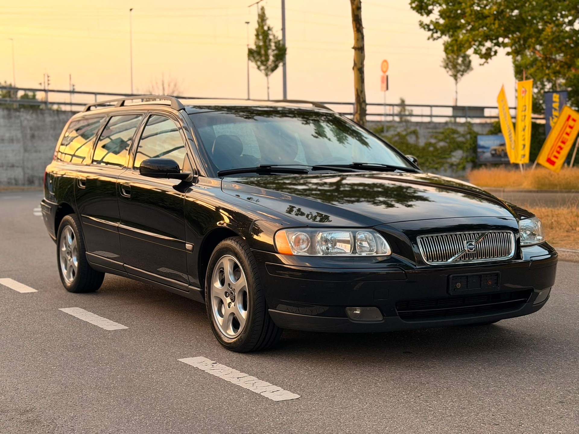 VOLVO V70 2.4 Summum-image-2