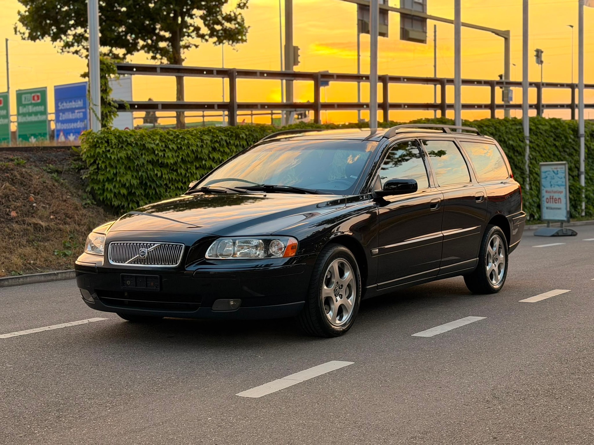 VOLVO V70 2.4 Summum-image-0