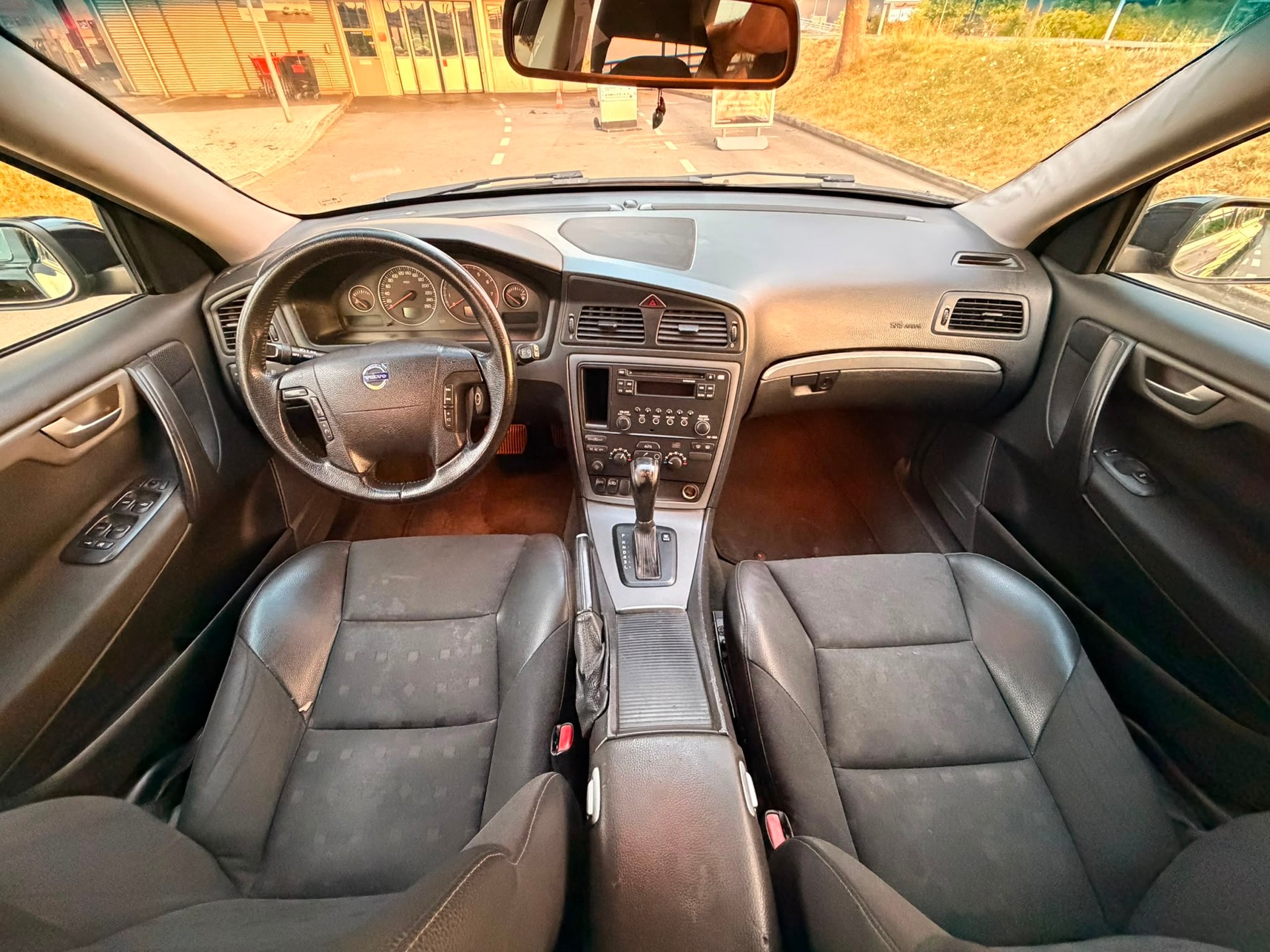 VOLVO V70 2.4 Summum-image-14