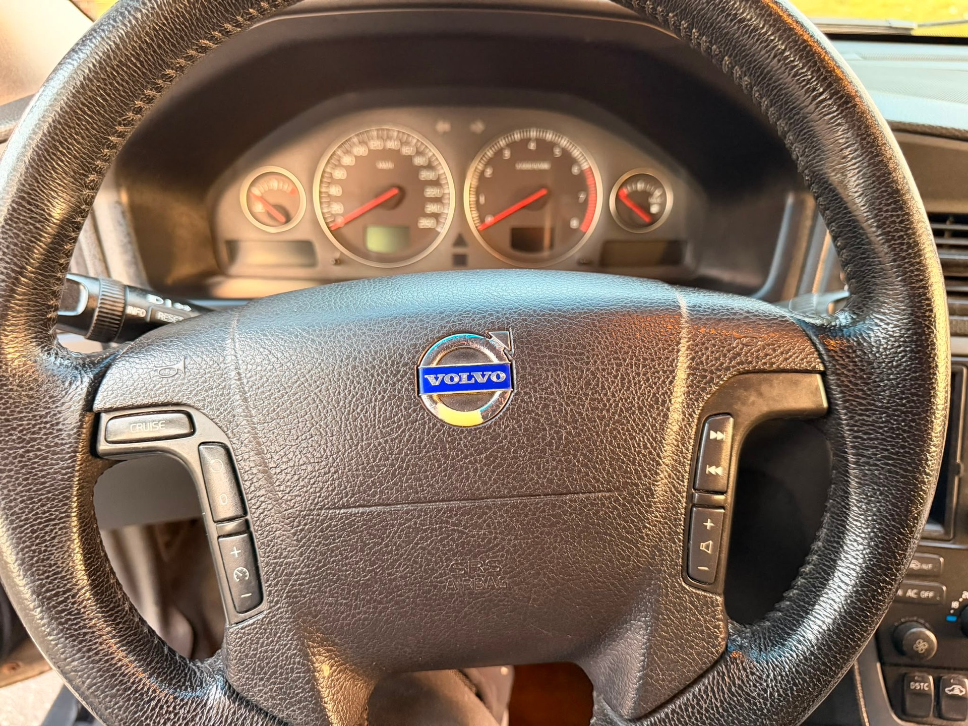VOLVO V70 2.4 Summum-image-11