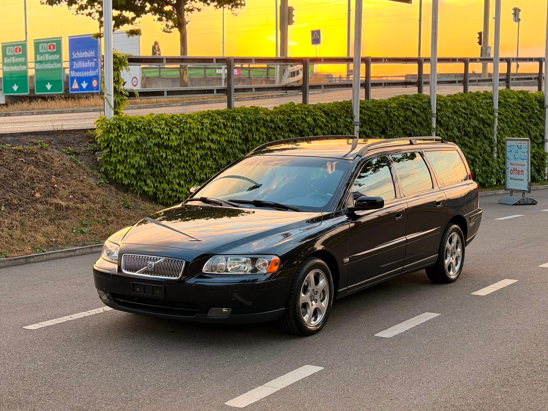 VOLVO V70 2.4 Summum-image-1