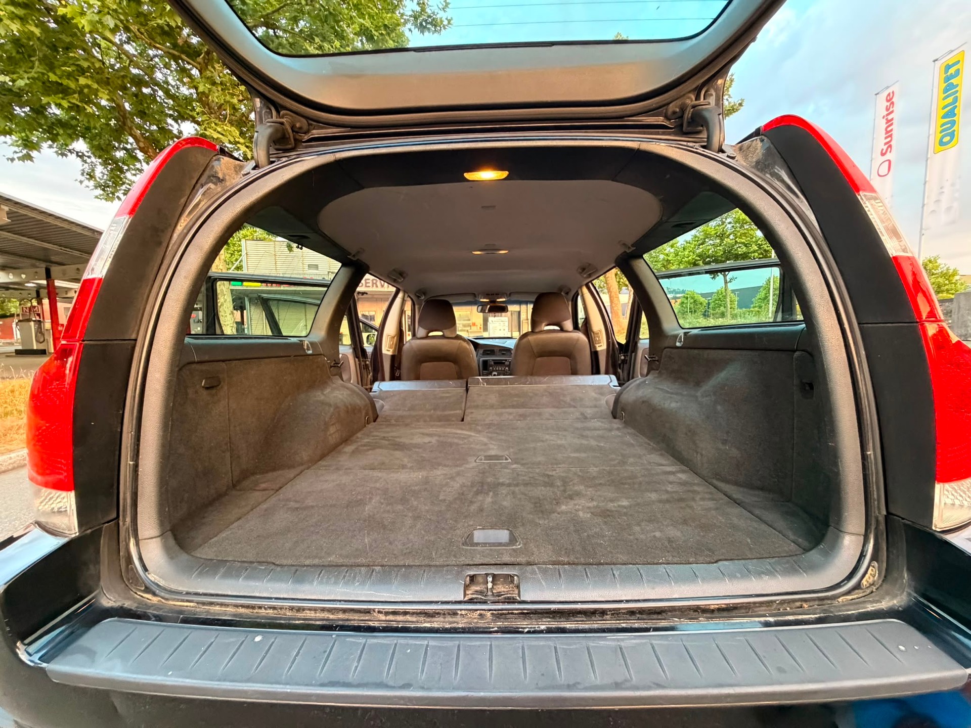 VOLVO V70 2.4 Summum-image-12