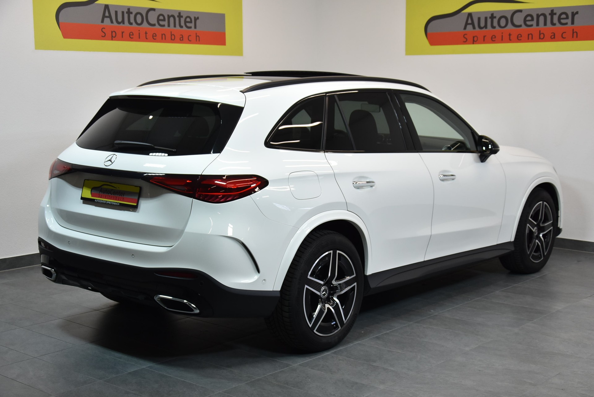 MERCEDES-BENZ GLC 300 4Matic AMG Line 9G-Tronic-image-15