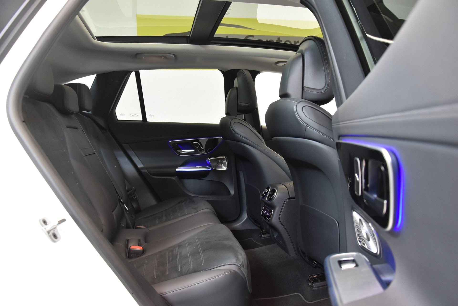 MERCEDES-BENZ GLC 300 4Matic AMG Line 9G-Tronic-image-6