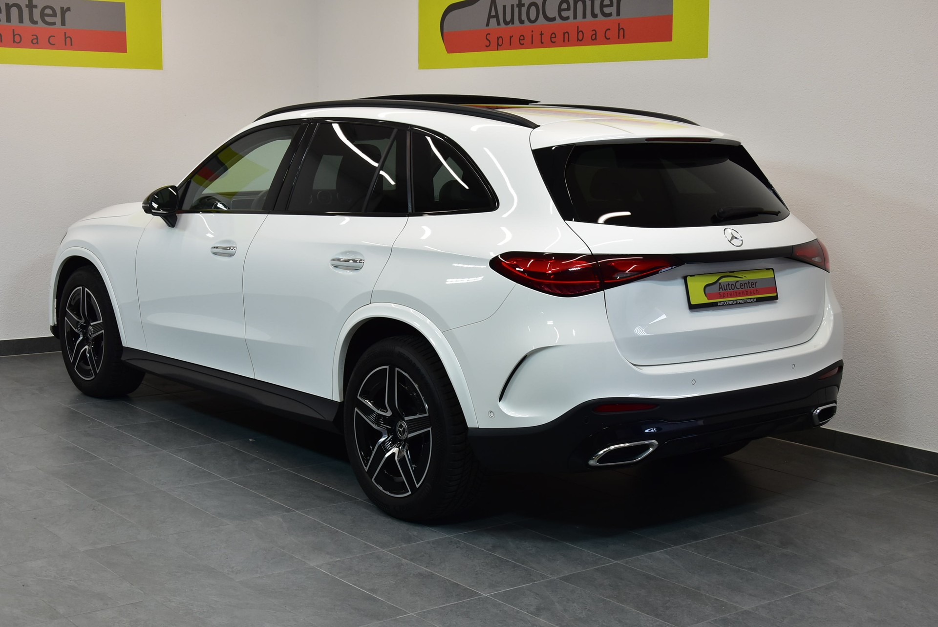 MERCEDES-BENZ GLC 300 4Matic AMG Line 9G-Tronic-image-13