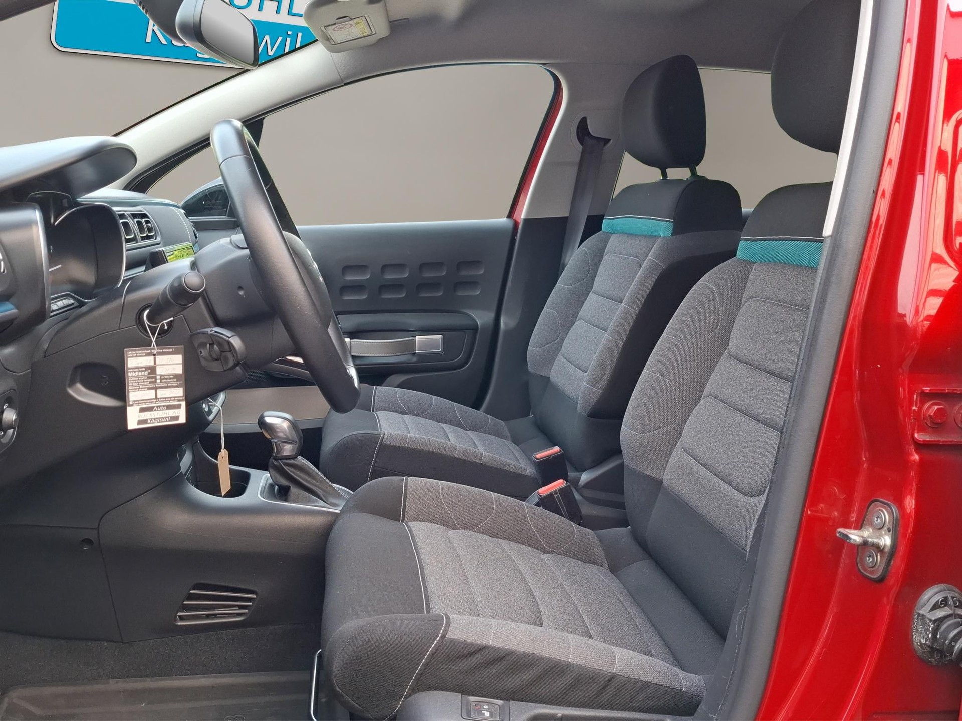 CITROEN C3 1.2 PureTech Shine-image-5