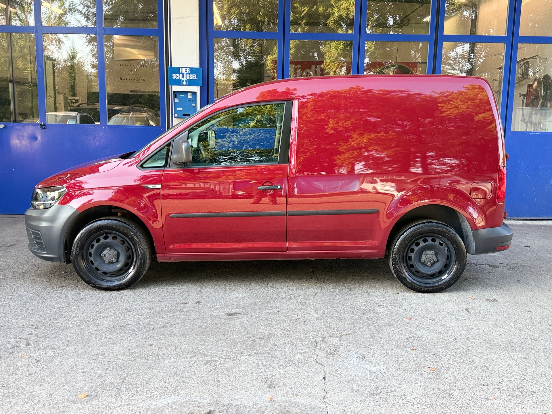 VW Caddy 2.0TDI 4Motion BlueMotion Technology-image-1