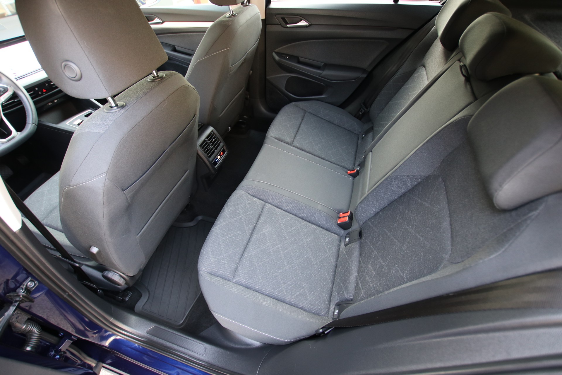 VW Golf 1.5 e TSI ACT Life DSG-image-13