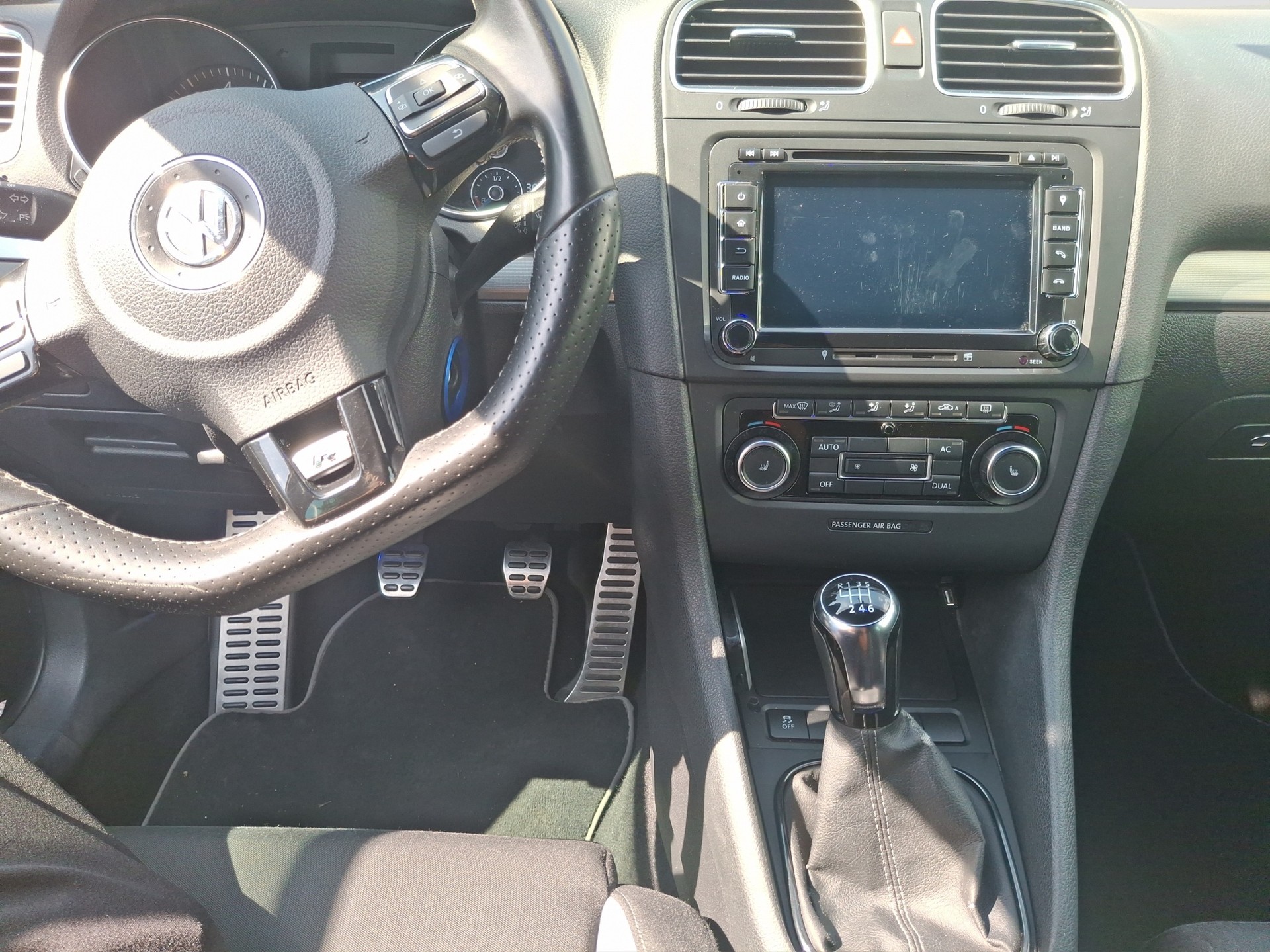 VW Golf 2.0 TSI R Team 4Motion-image-7
