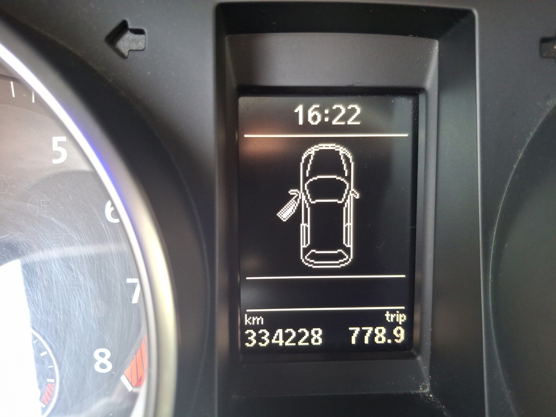 VW Golf 2.0 TSI R Team 4Motion-image-10
