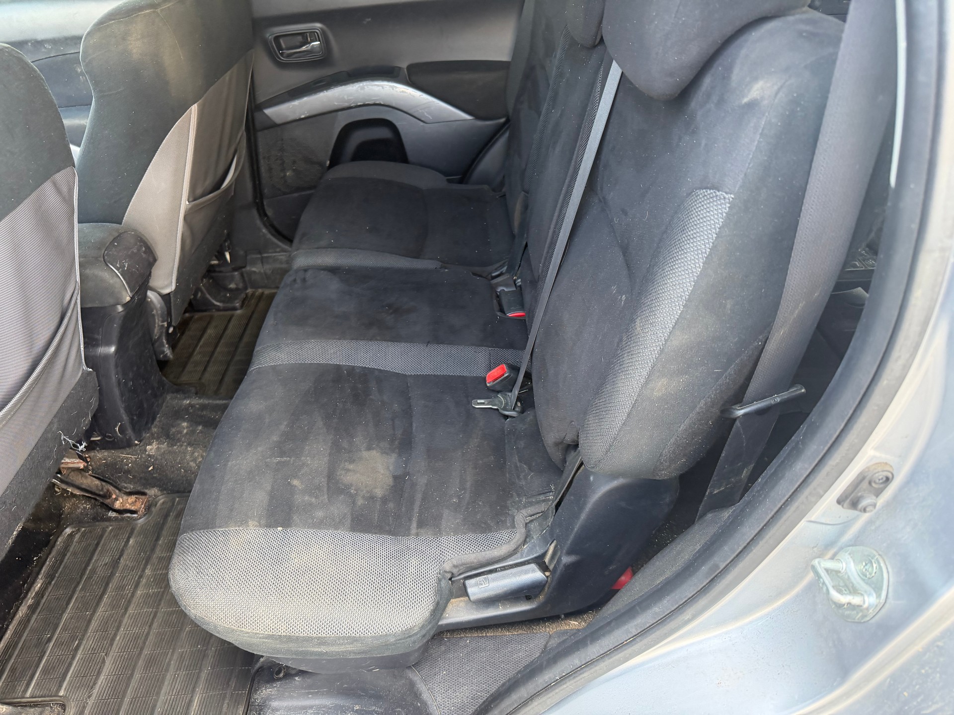 MITSUBISHI Outlander 2.2 DID Intense 4WD-image-5