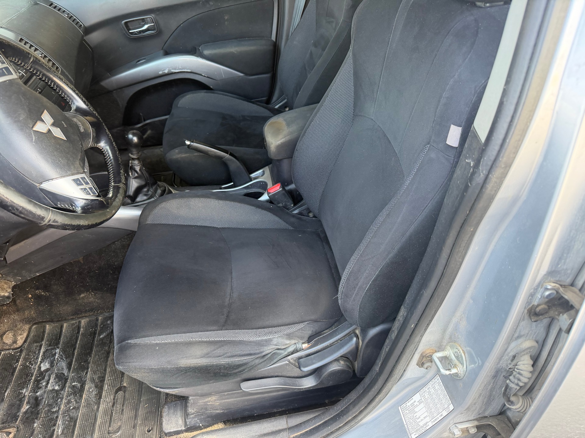 MITSUBISHI Outlander 2.2 DID Intense 4WD-image-4