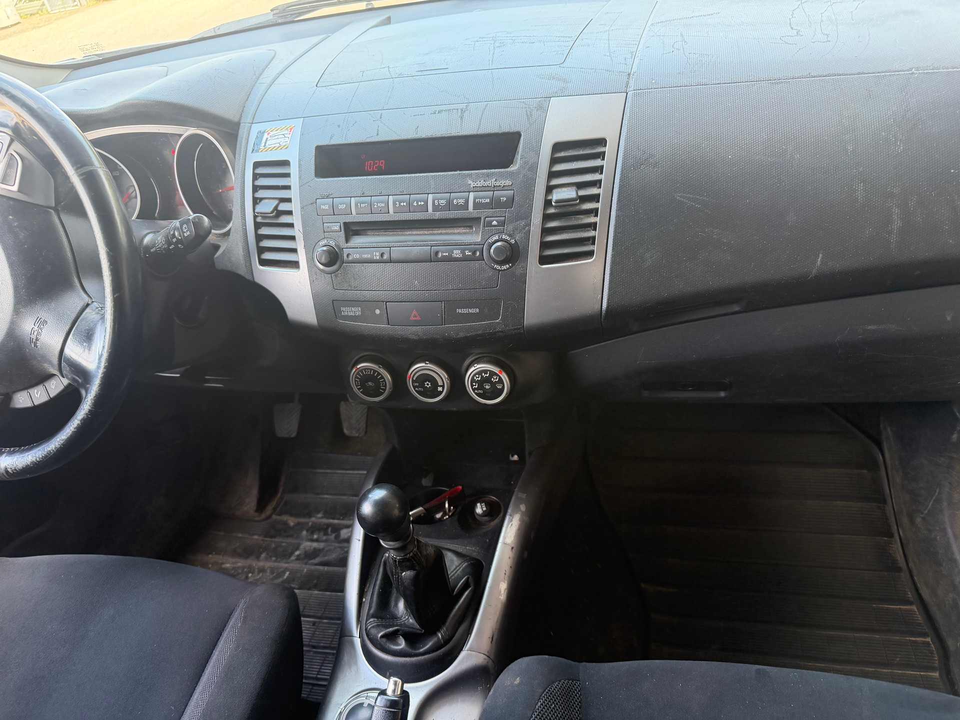 MITSUBISHI Outlander 2.2 DID Intense 4WD-image-6