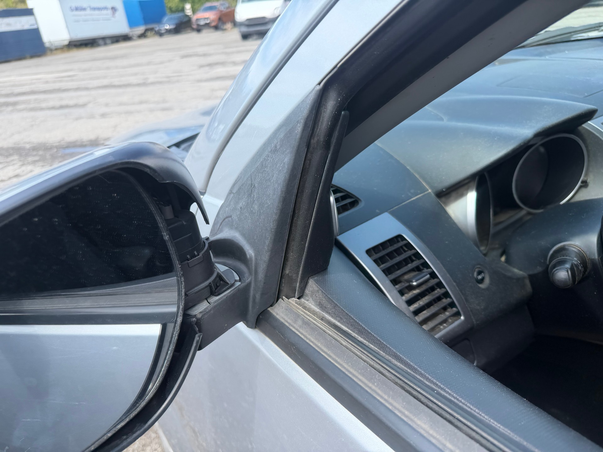MITSUBISHI Outlander 2.2 DID Intense 4WD-image-13