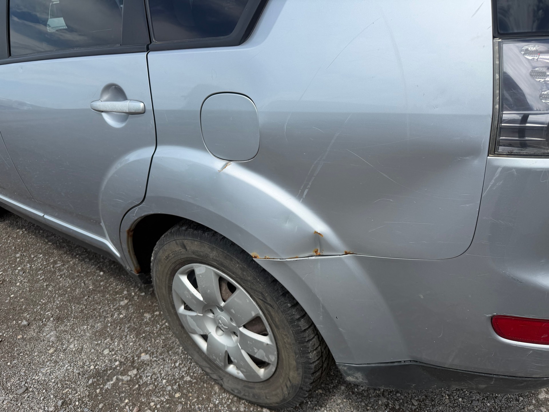 MITSUBISHI Outlander 2.2 DID Intense 4WD-image-11