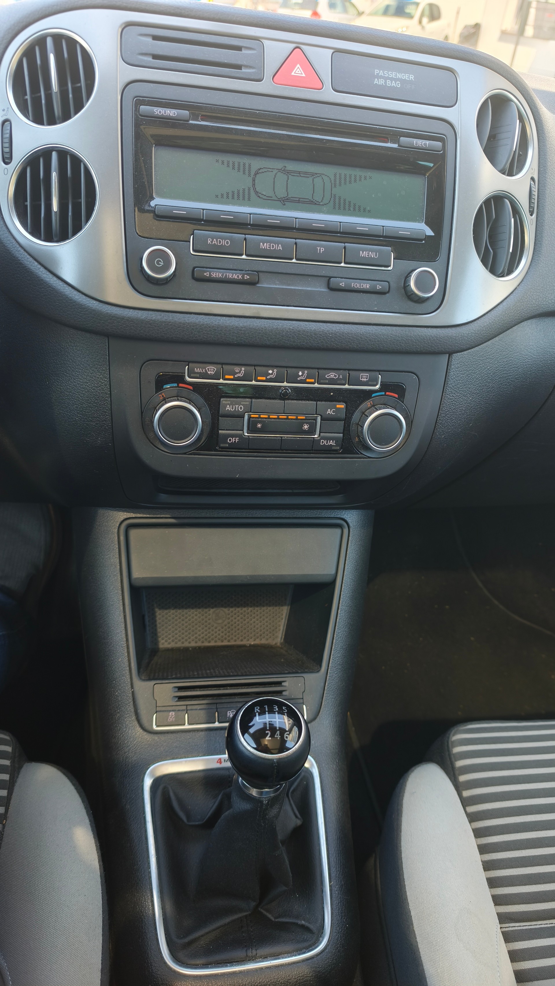 VW Tiguan 2.0 TSI Sport&Style-image-18