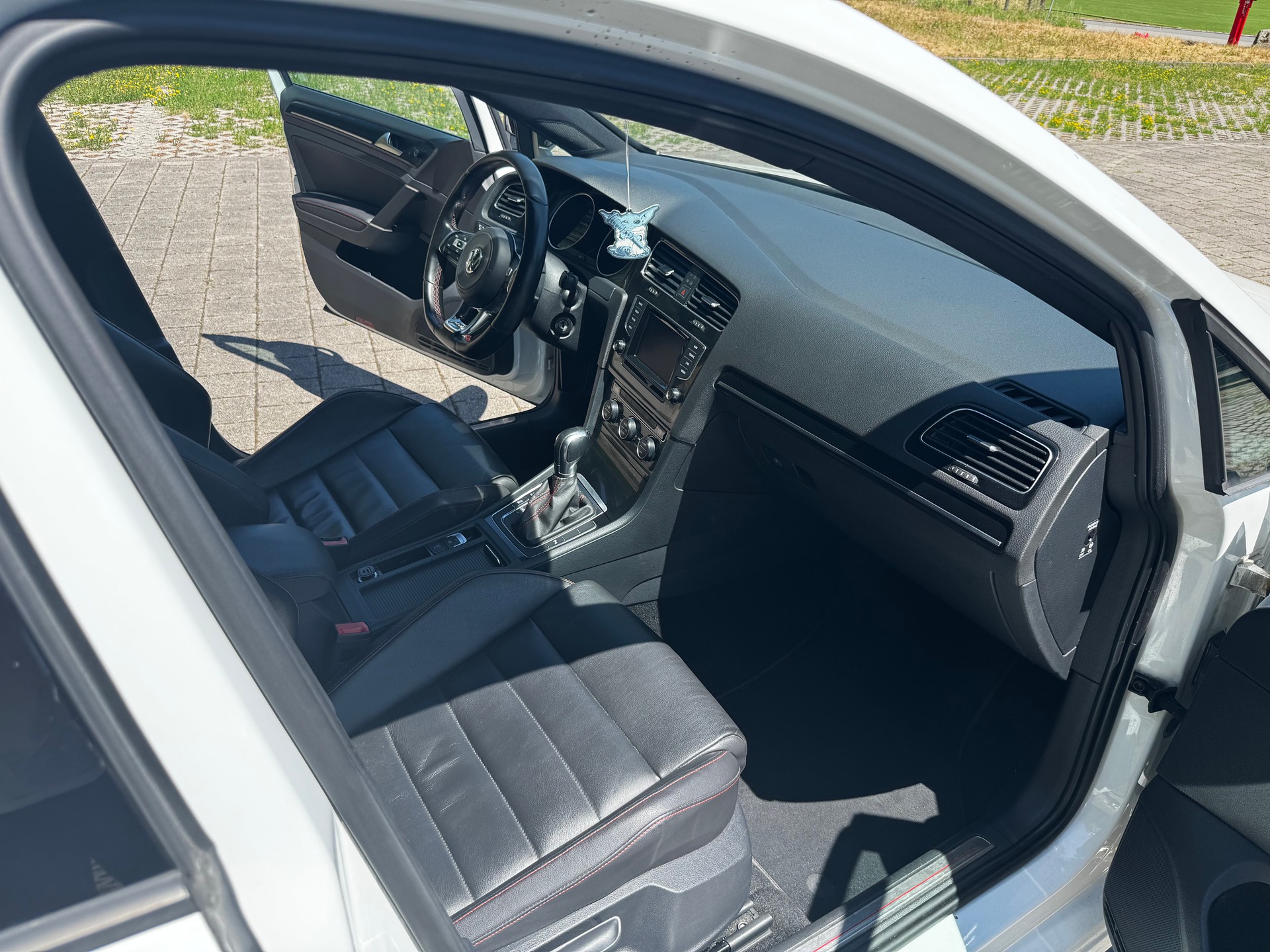 VW Golf 2.0 TSI GTI Performance DSG-image-2