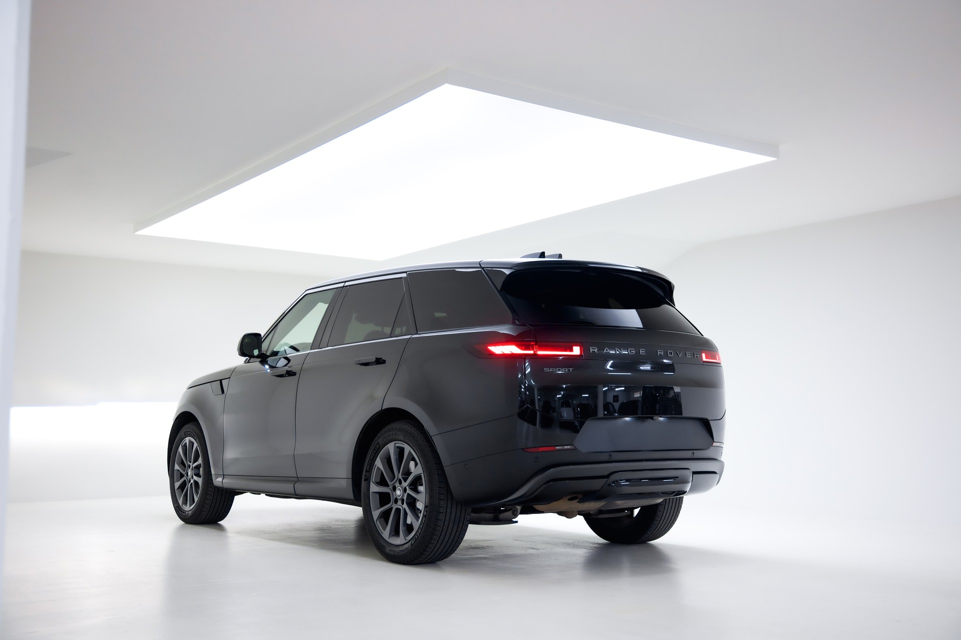 LAND ROVER Range Rover Sport D250 3.0 TD6 MHEV Dynamic SE Automatic-image-10
