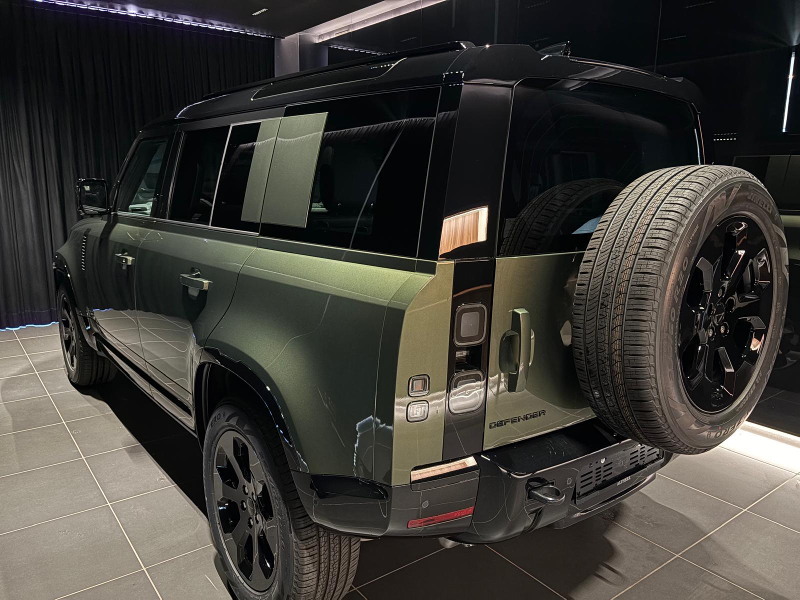 LAND ROVER Defender 110 3.0 D I6 250 X-Dynamic SE-image-1