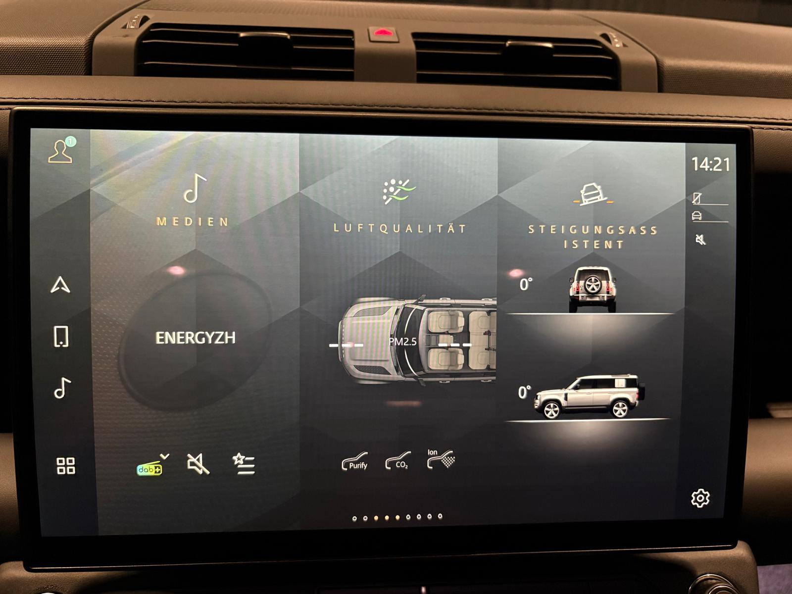 LAND ROVER Defender 110 3.0 D I6 250 X-Dynamic SE-image-19