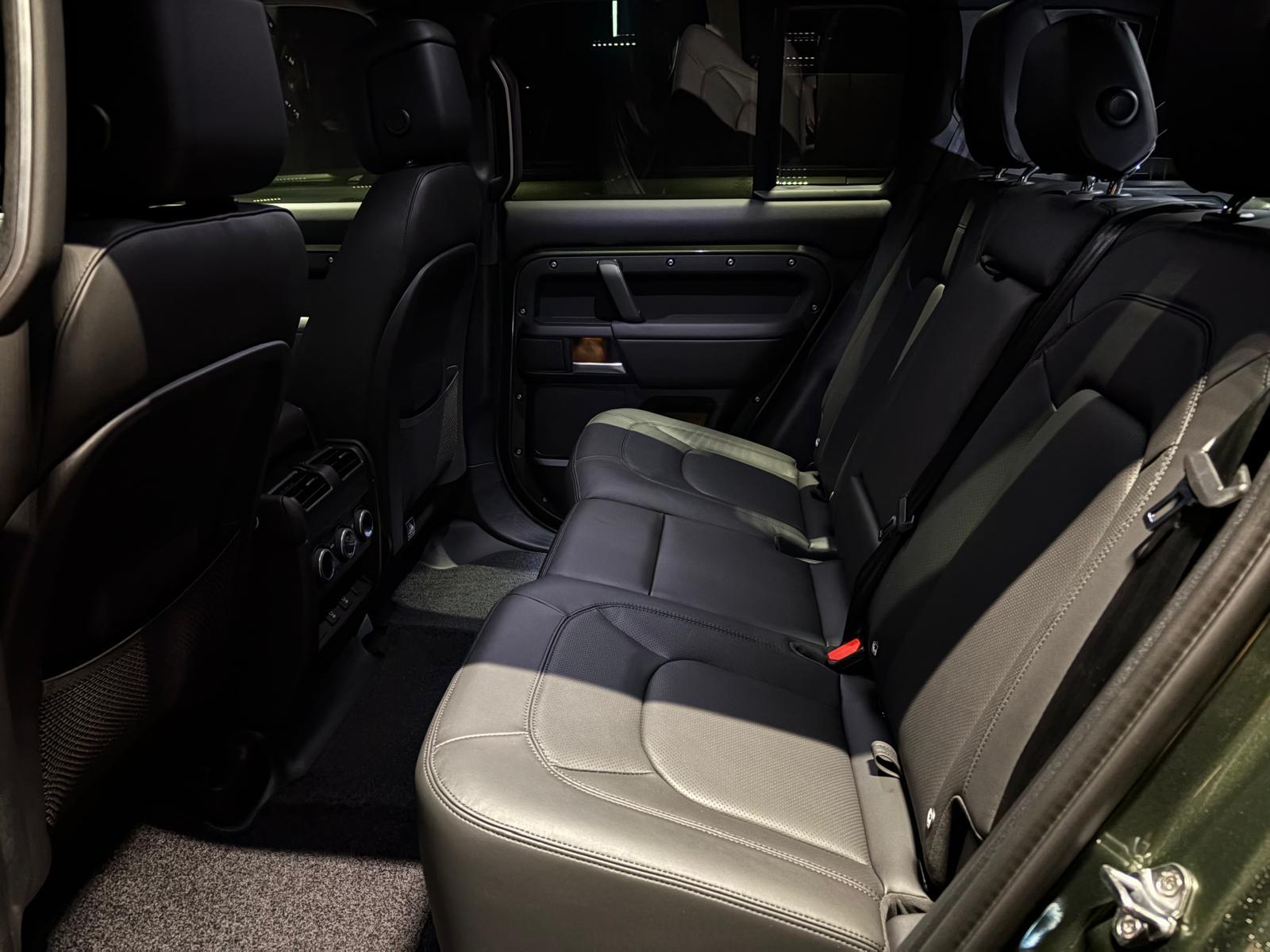 LAND ROVER Defender 110 3.0 D I6 250 X-Dynamic SE-image-6