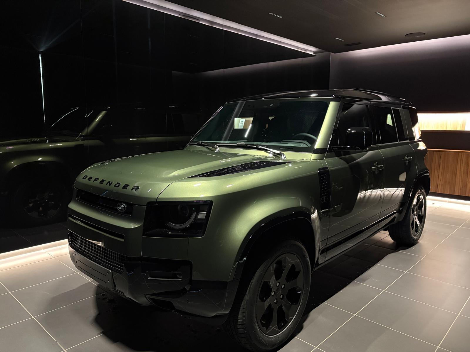 LAND ROVER Defender 110 3.0 D I6 250 X-Dynamic SE-image-0