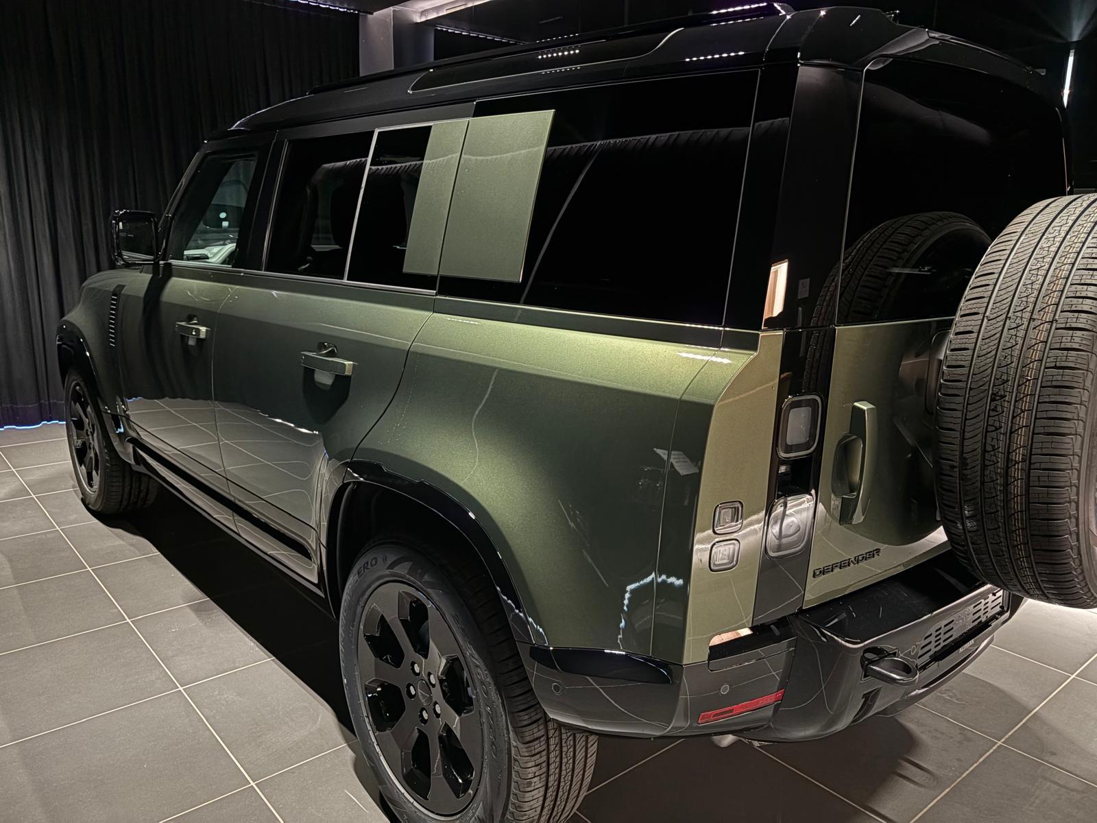 LAND ROVER Defender 110 3.0 D I6 250 X-Dynamic SE-image-2