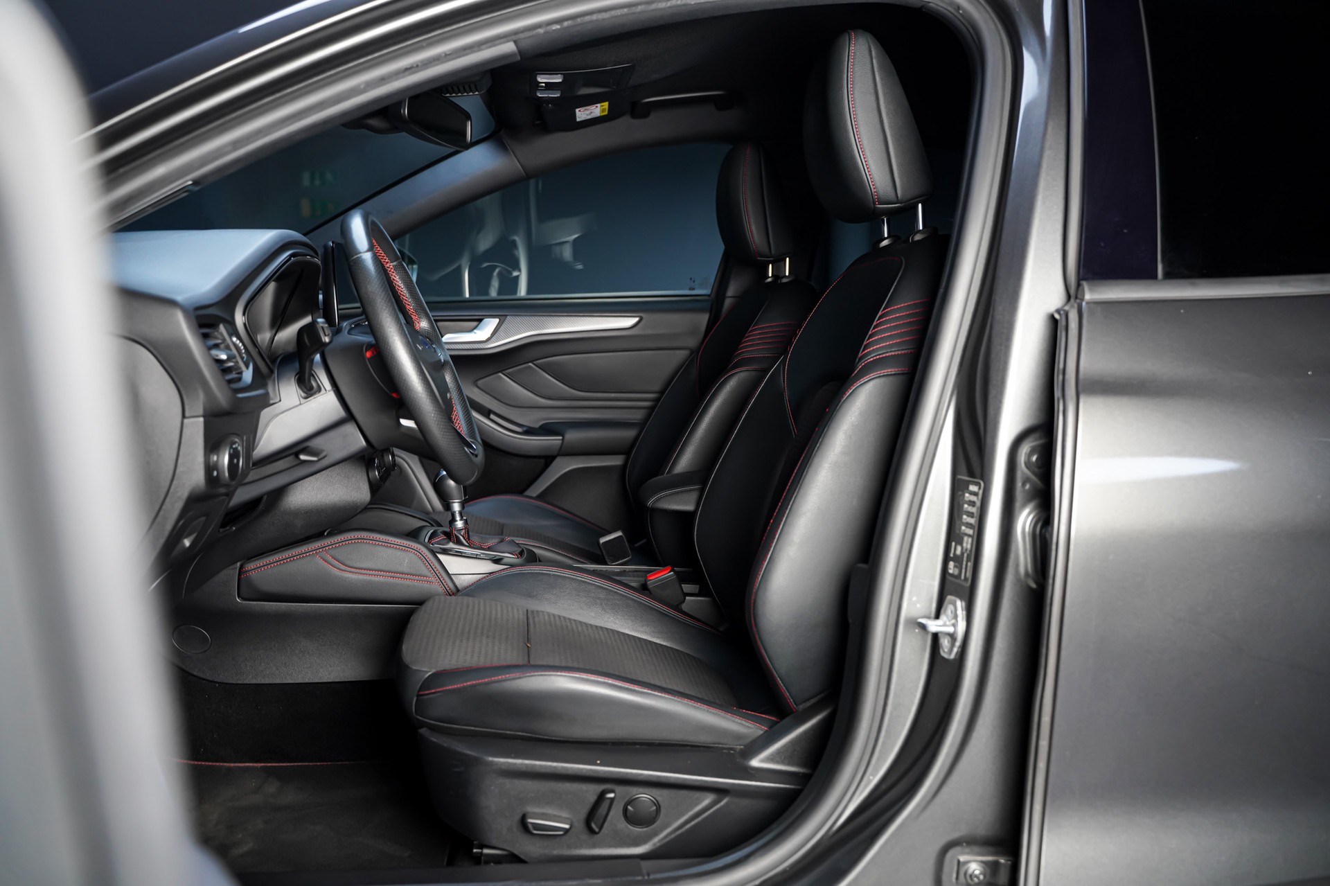 FORD Focus 1.0 SCTi ST Line-image-10
