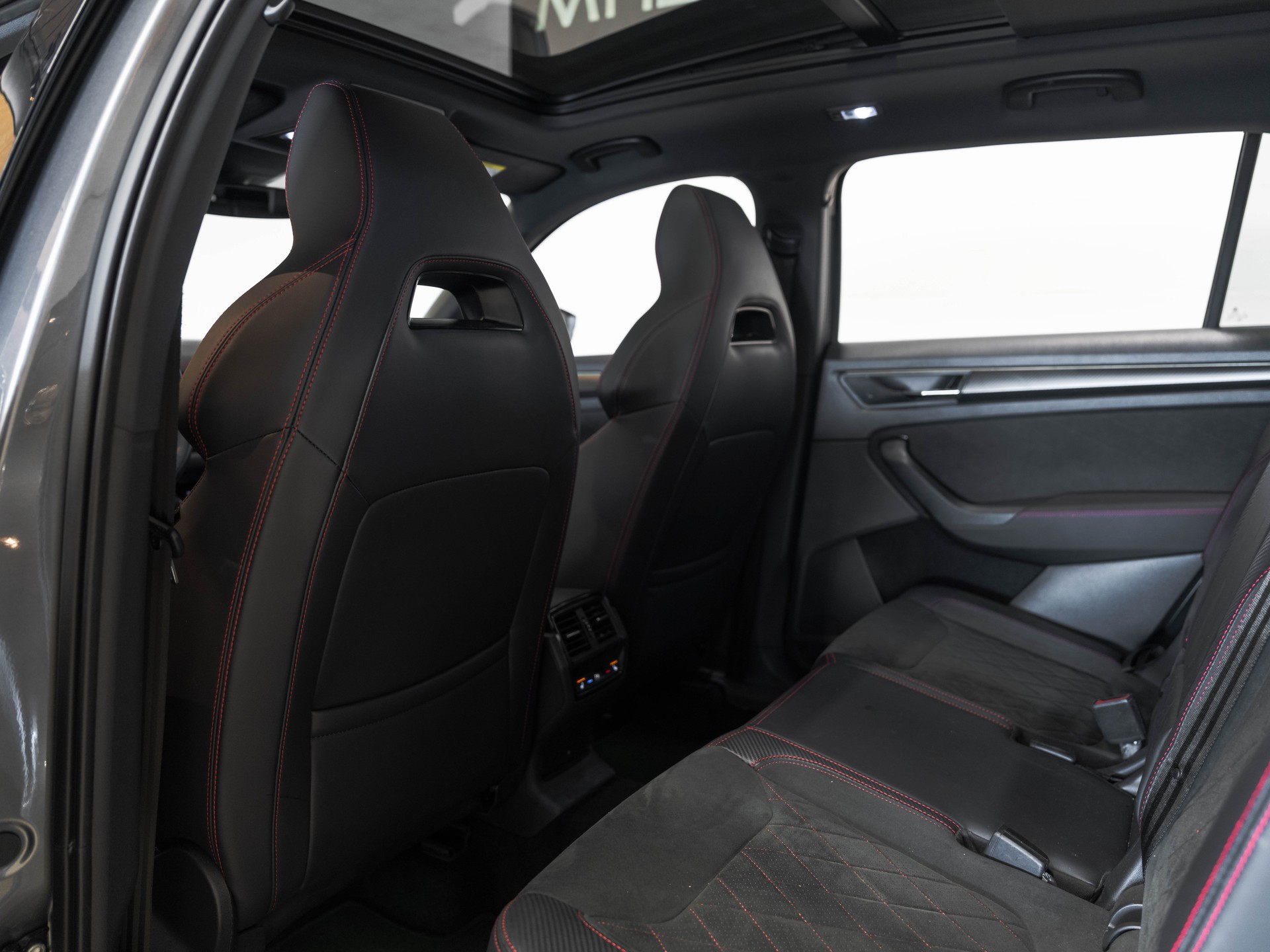 SKODA Kodiaq 2.0 TSI 4x4 RS-image-13