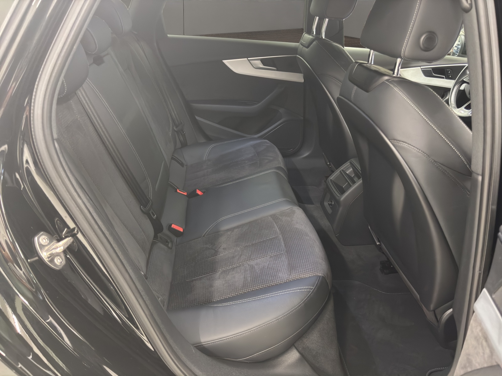 AUDI S4 Avant 3.0 TFSI quattro tiptronic-image-18