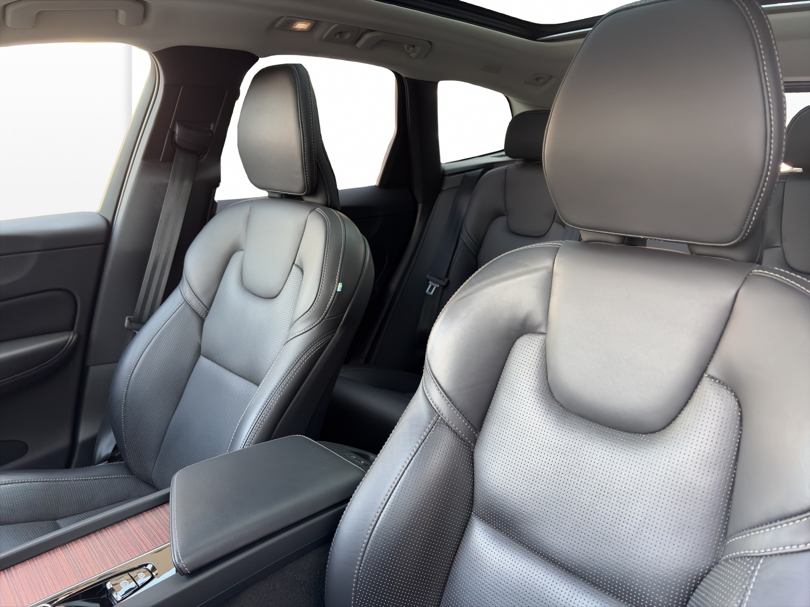 VOLVO XC60 2.0 T6 TE Ultimate Bright eAWD-image-16