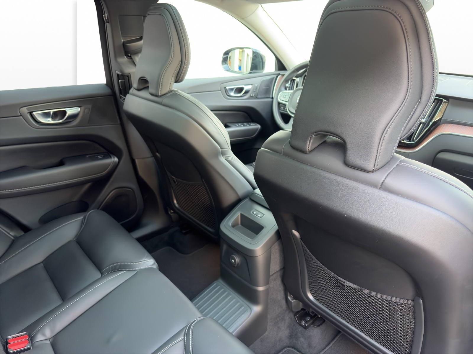 VOLVO XC60 2.0 T6 TE Ultimate Bright eAWD-image-17