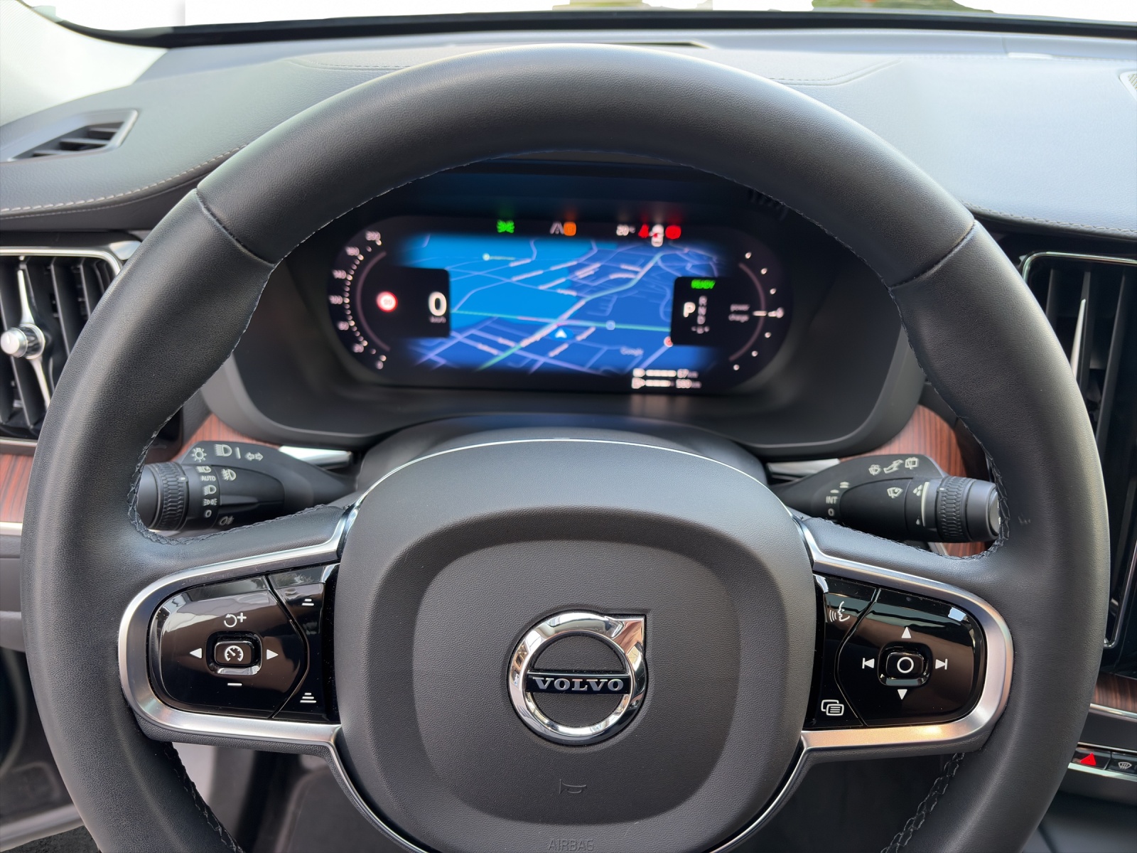 VOLVO XC60 2.0 T6 TE Ultimate Bright eAWD-image-13