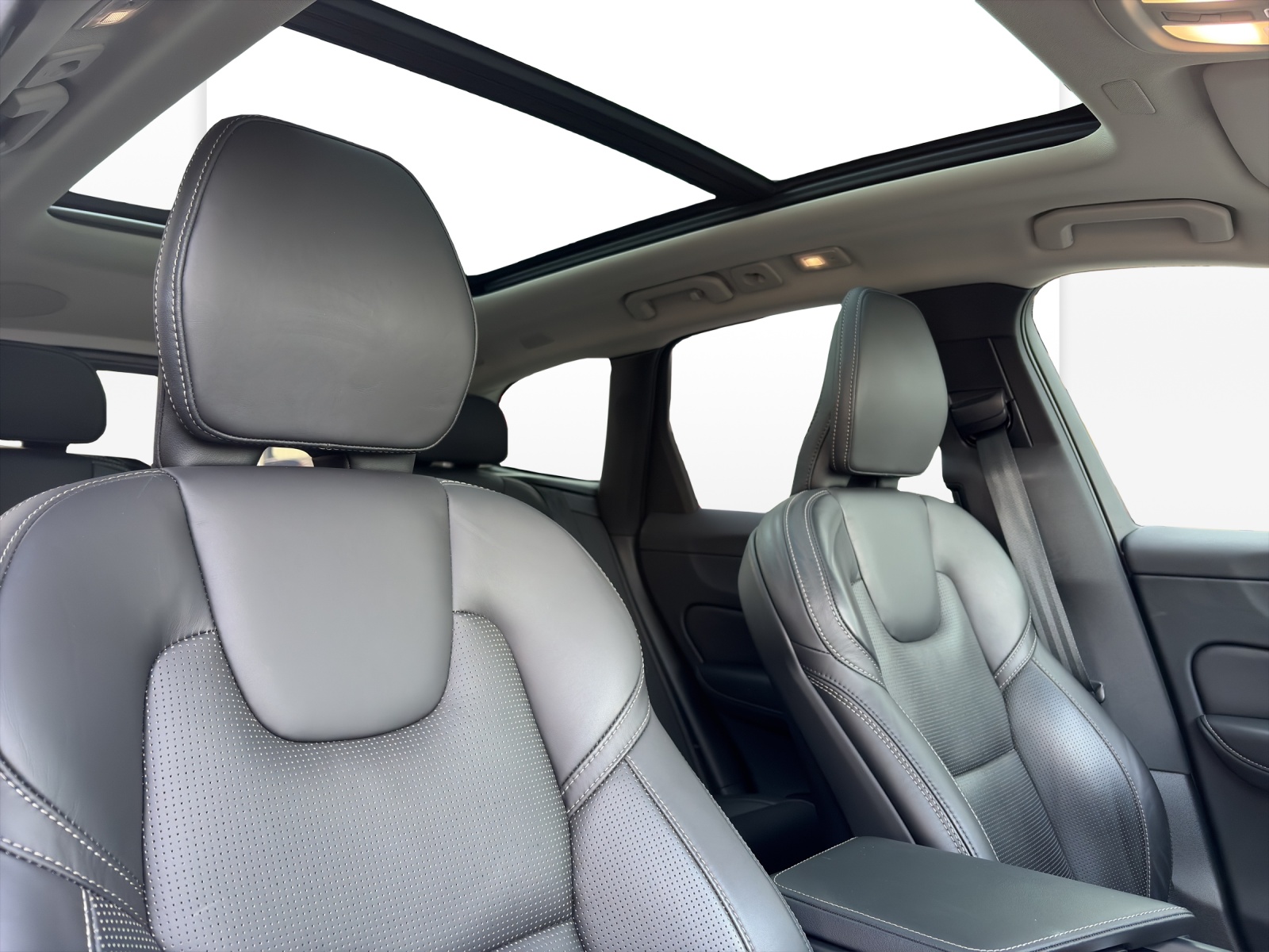 VOLVO XC60 2.0 T6 TE Ultimate Bright eAWD-image-18